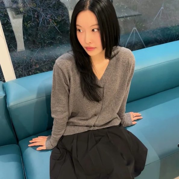 Blue Sunflower Bloom Wool Cardigan Melange Grey 착용 스타일 - 1