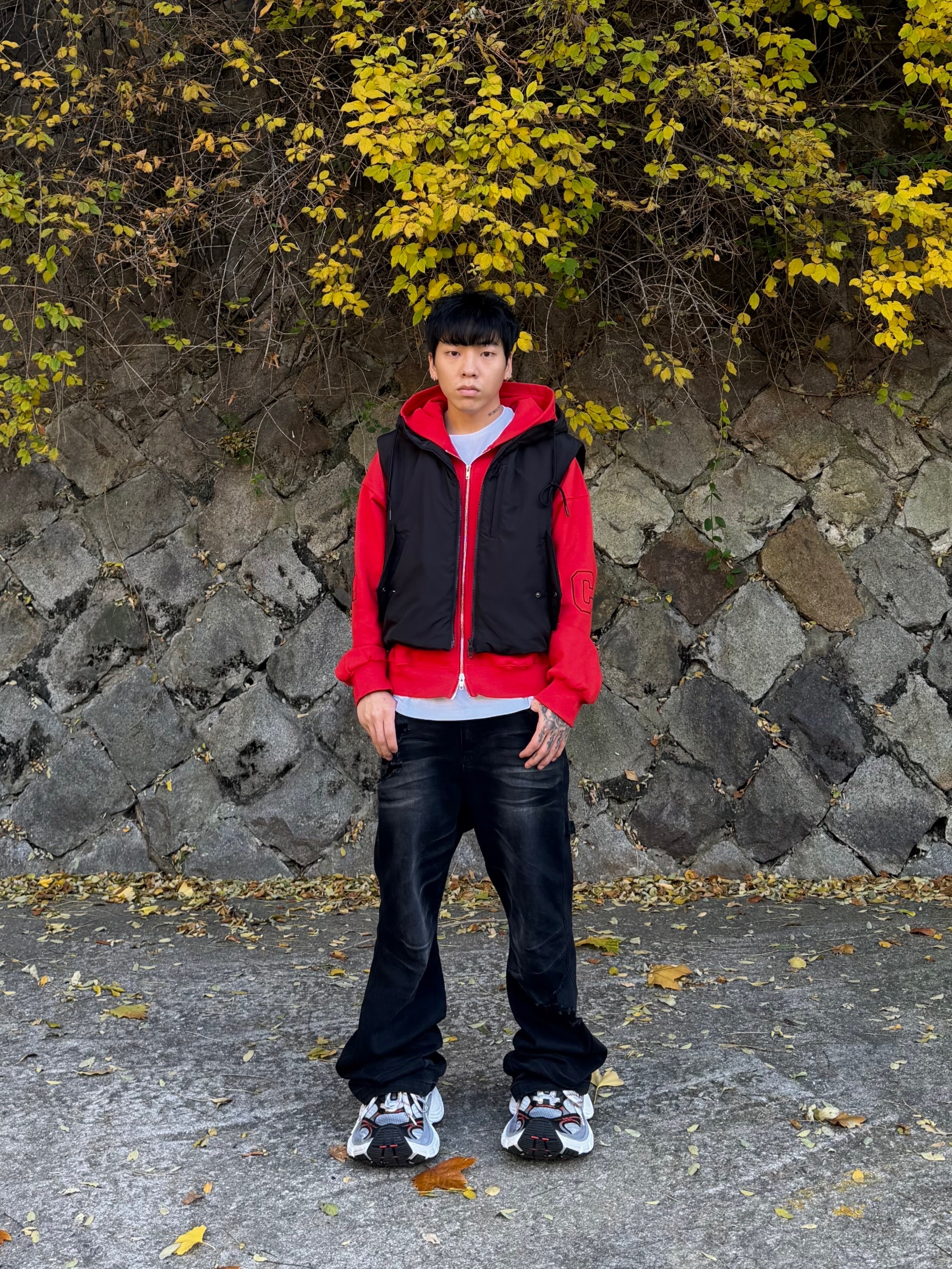 Balenciaga 10XL Sneakers Grey White Red 착용 스타일 - 4