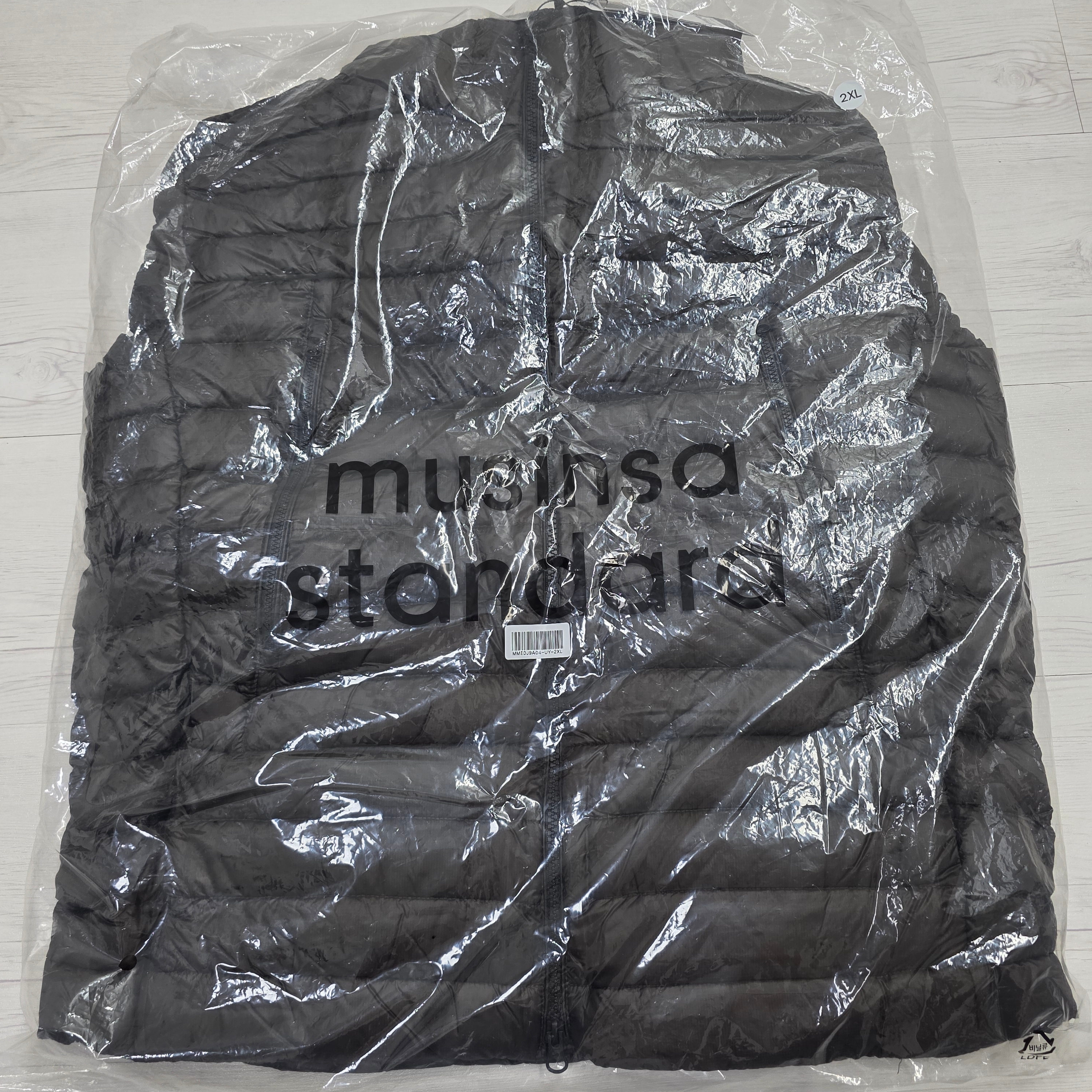 Musinsa Standard City Leisure Sheer Ripstop Hooded Light Down Jacket Mud Grey 착용 스타일 - 3