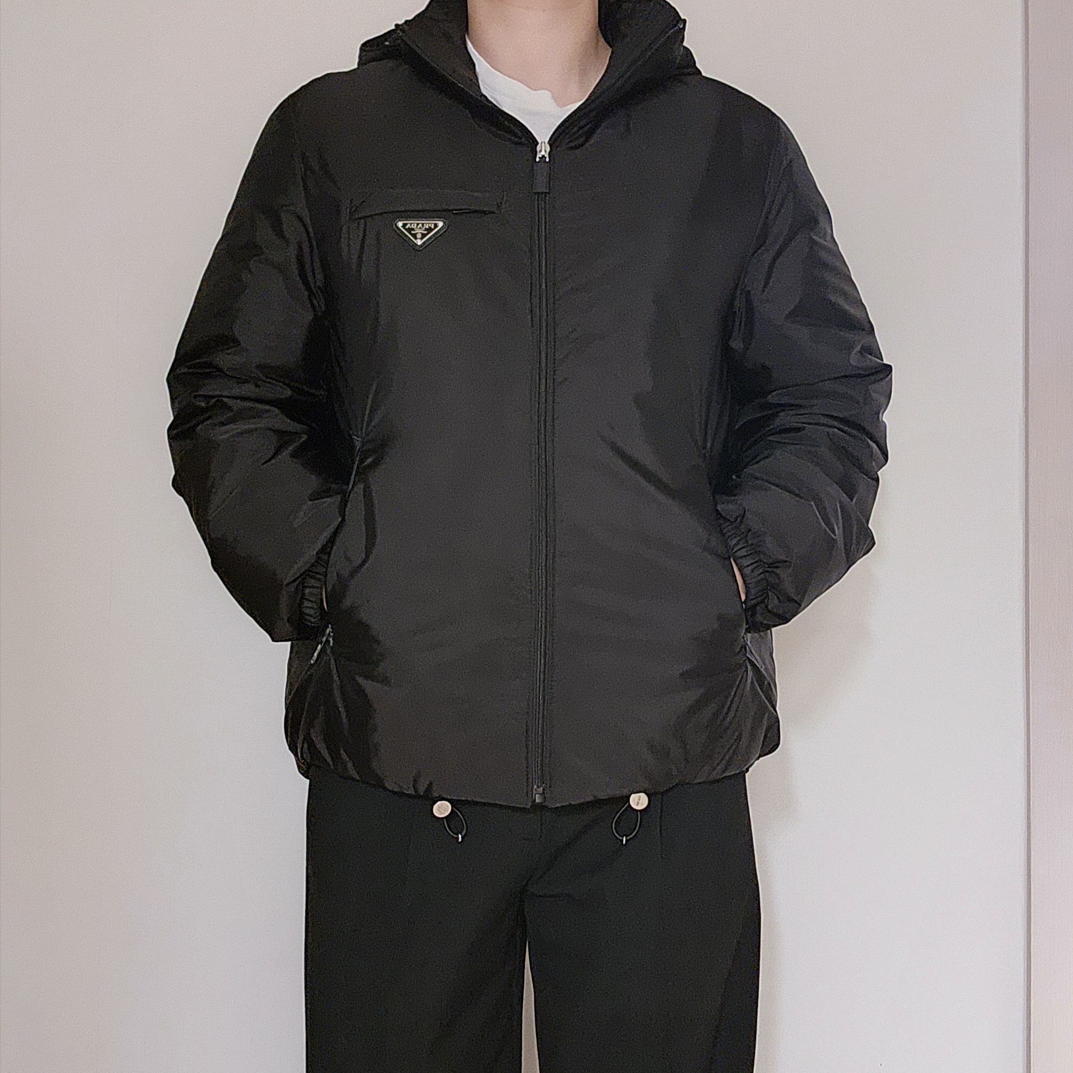 Prada Re-Nylon Padded Jacket Black 착용 스타일 - 3