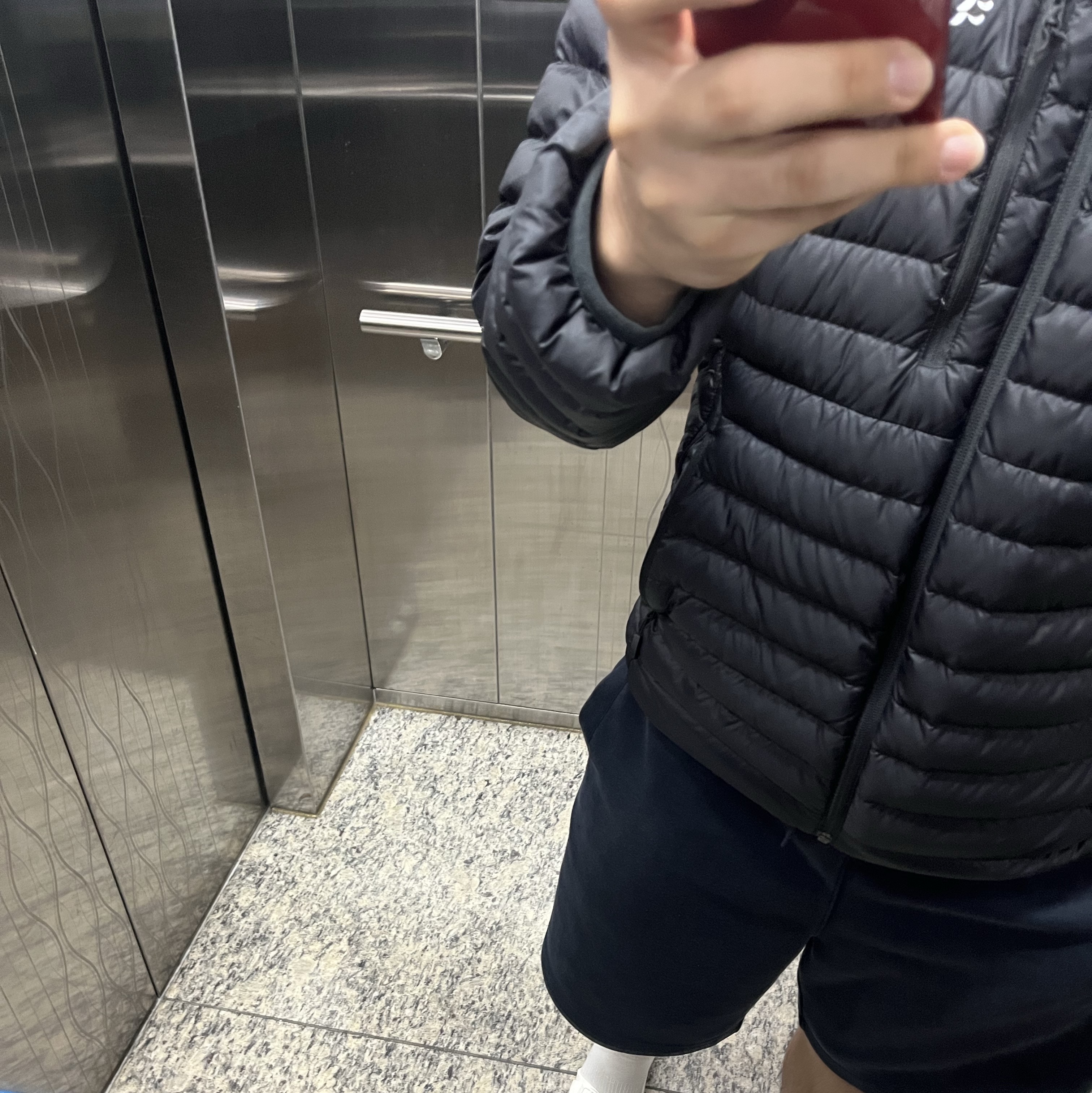 Rab Microlight Alpine Jacket Black 착용 스타일