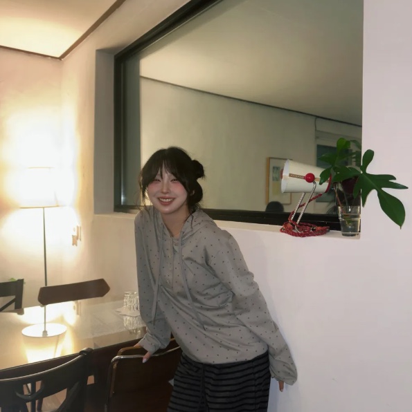 Blue Sunflower Star String Hoodie 착용 스타일 - 1