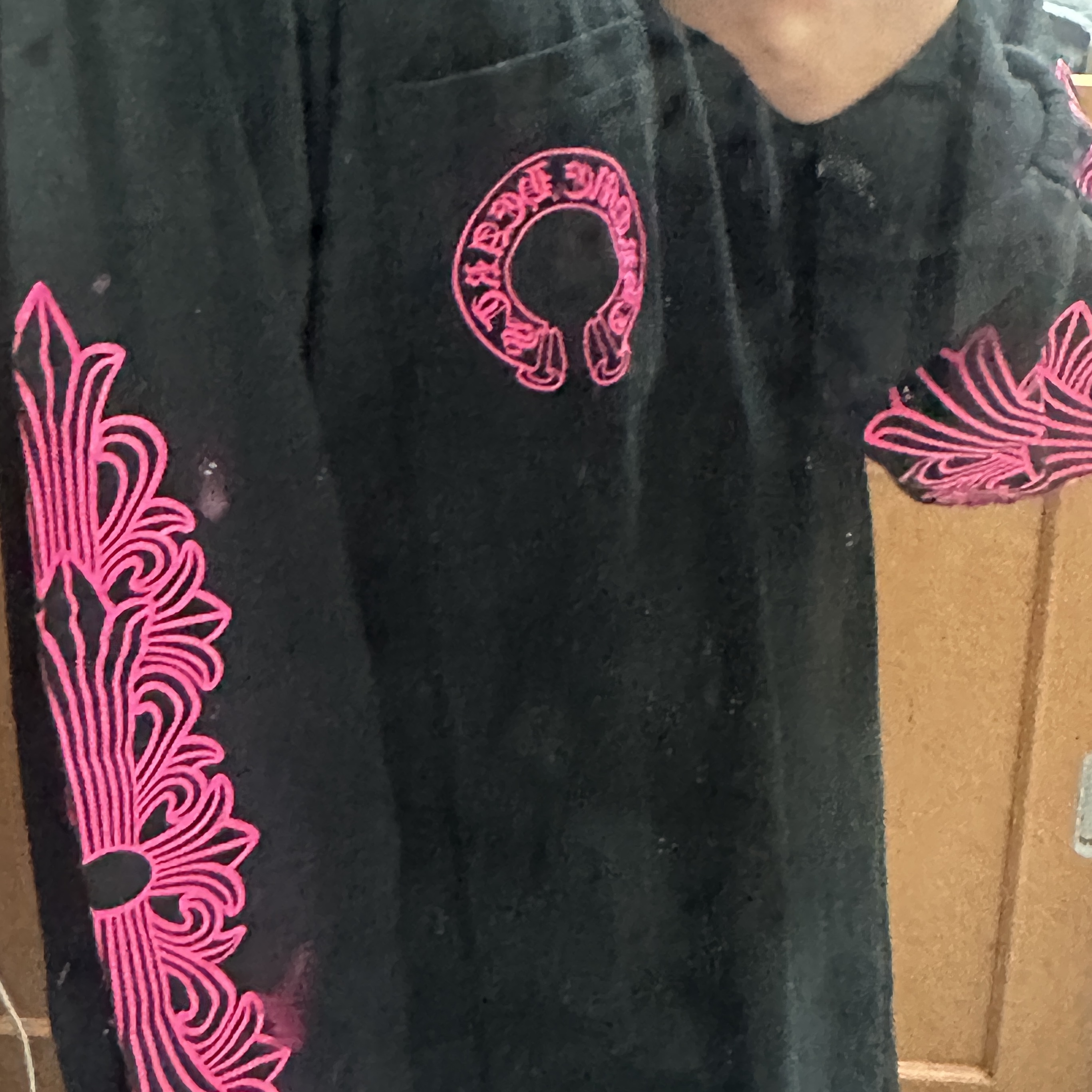 Chrome Hearts Horseshoe Logo Long Sleeve T-Shirt Black Pink 착용 스타일