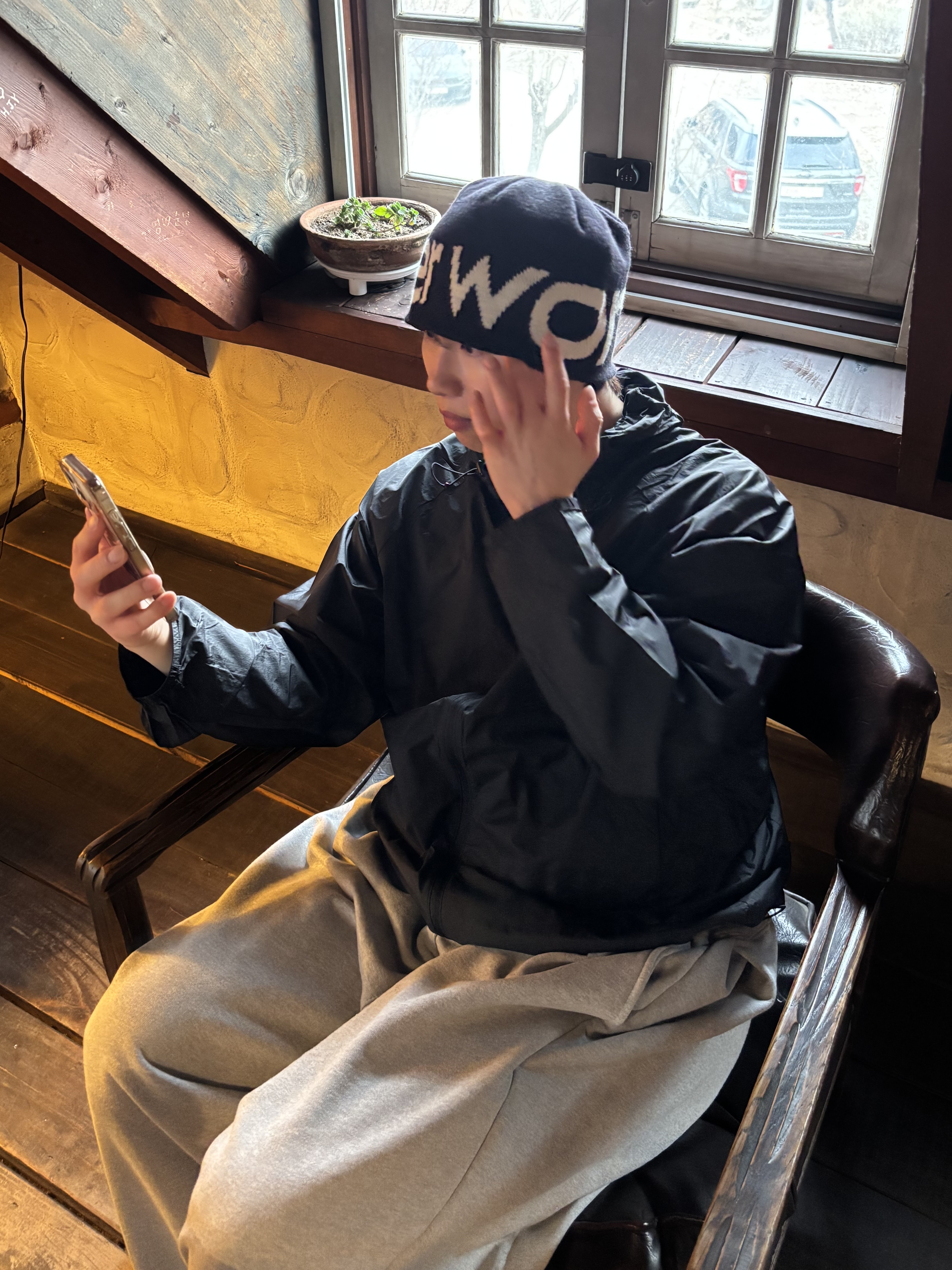 Netherworld Fish Eye Beanie Black, (W) Adidas Gazelle Bold Core Black Cloud White 착용 스타일 - 1