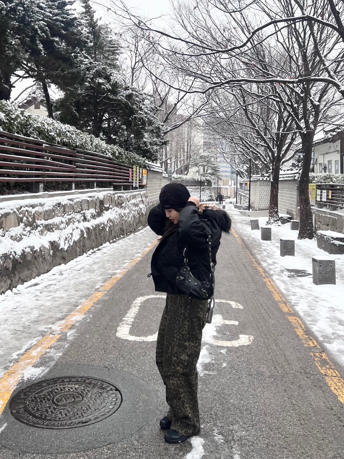 Stussy x Alpha Industries N-2B Short Waist Parka Black, Salomon x MM6 Maison Margiela XT-Marie Jeanne Black Soft Clay 착용 스타일 - 1