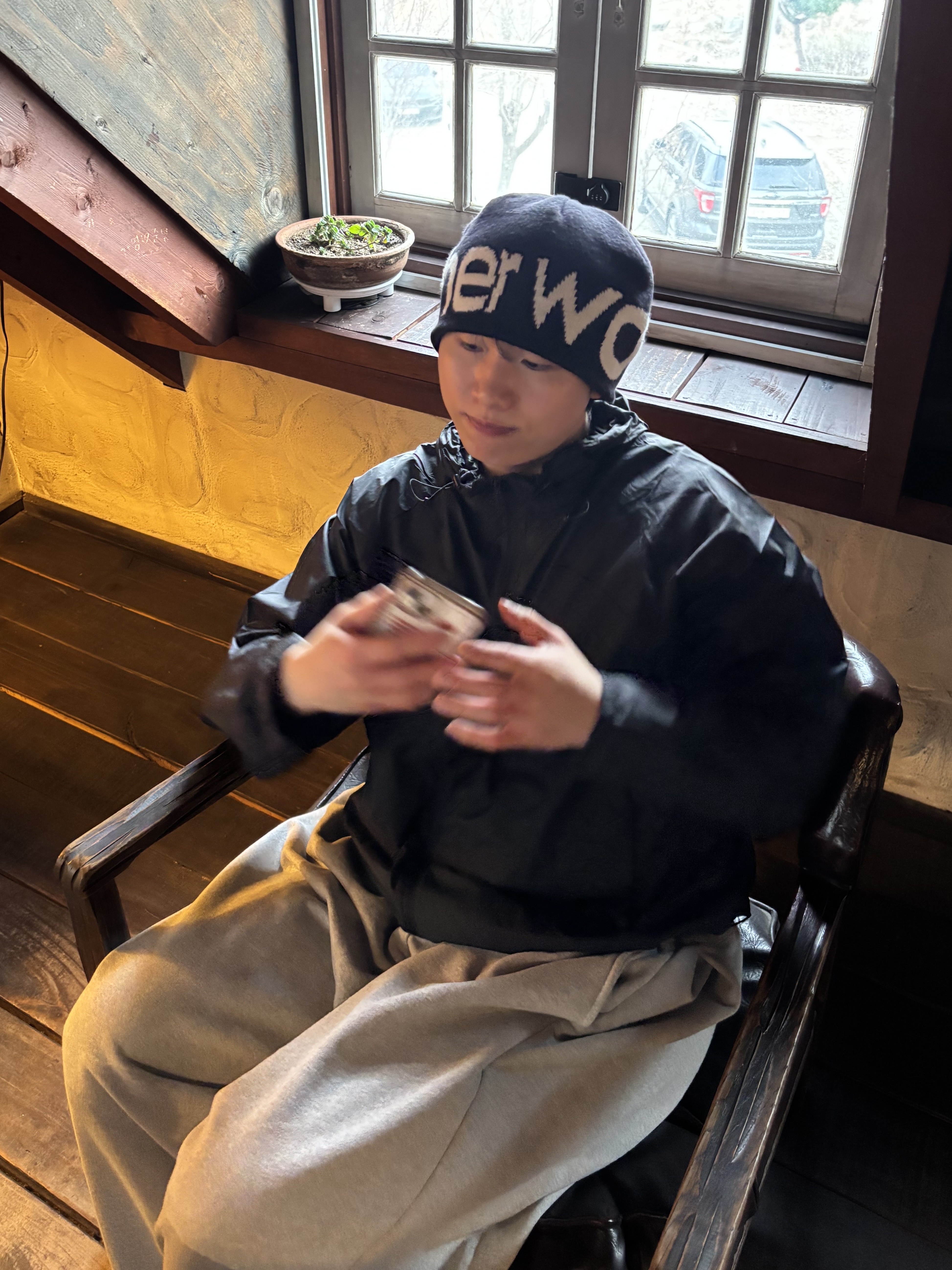 Netherworld Fish Eye Beanie Black, (W) Adidas Gazelle Bold Core Black Cloud White 착용 스타일 - 2