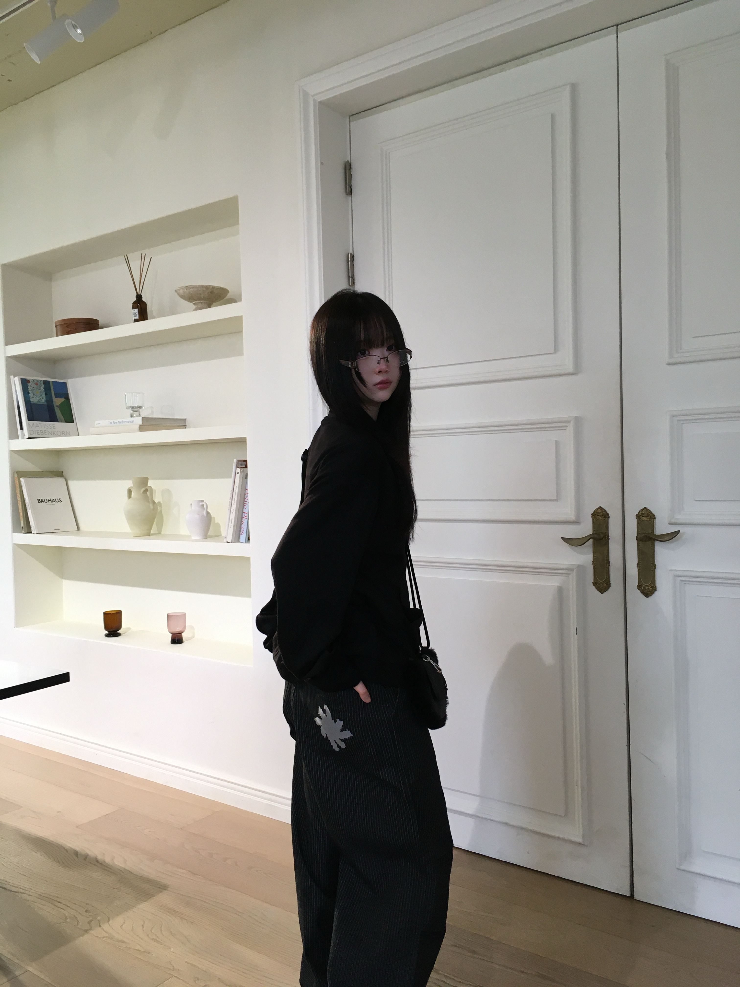 SLOW RECORD HOUSE Round Zip-Up Cardigan Black, SLOW RECORD HOUSE Double Pintuck Stripe Denim Pants 착용 스타일 - 4