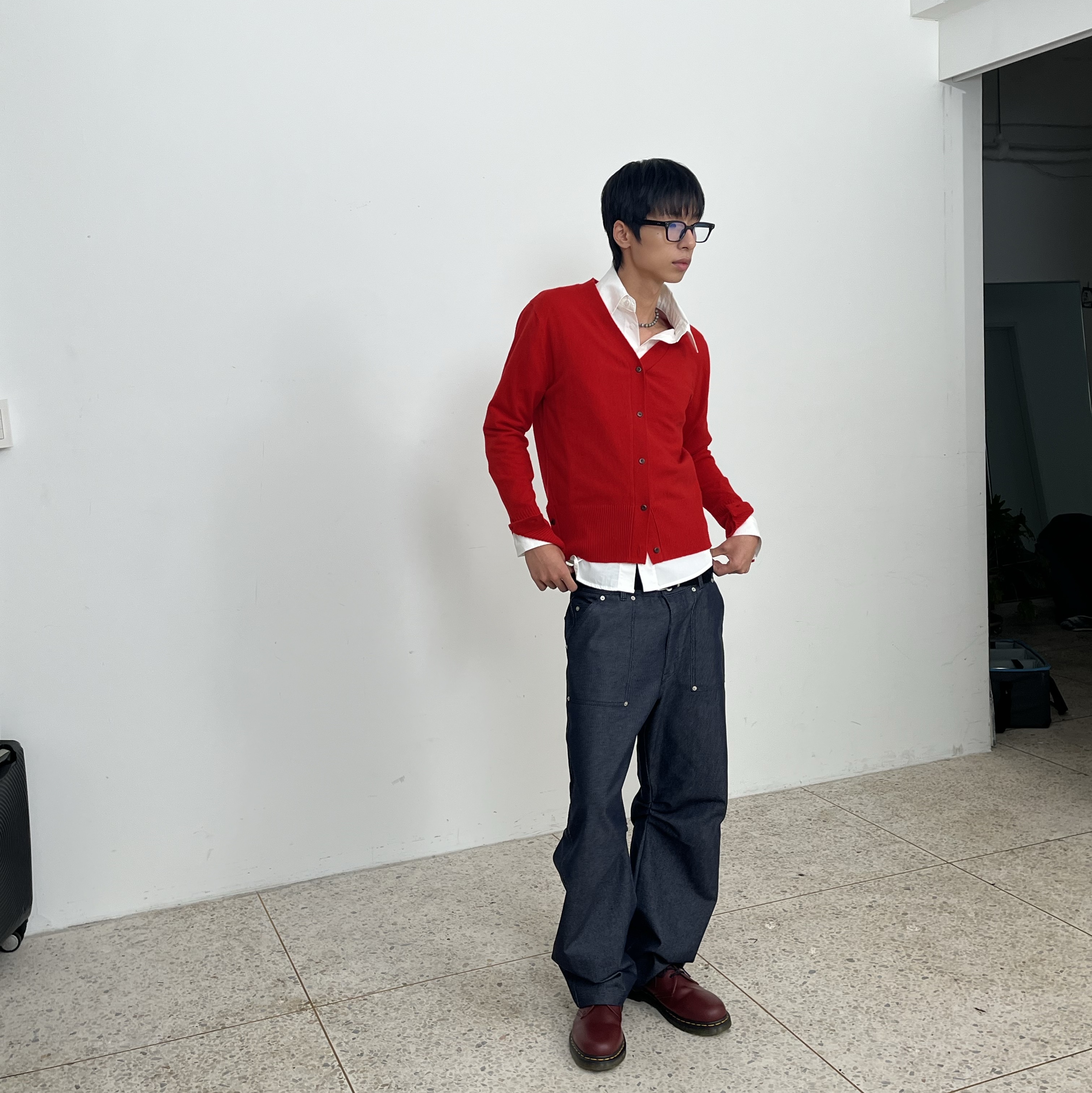 Blue Sunflower Bloom Rems Wool Cardigan Red, Blue Sunflower Vivid Layered Shirt Ivory 착용 스타일 - 1