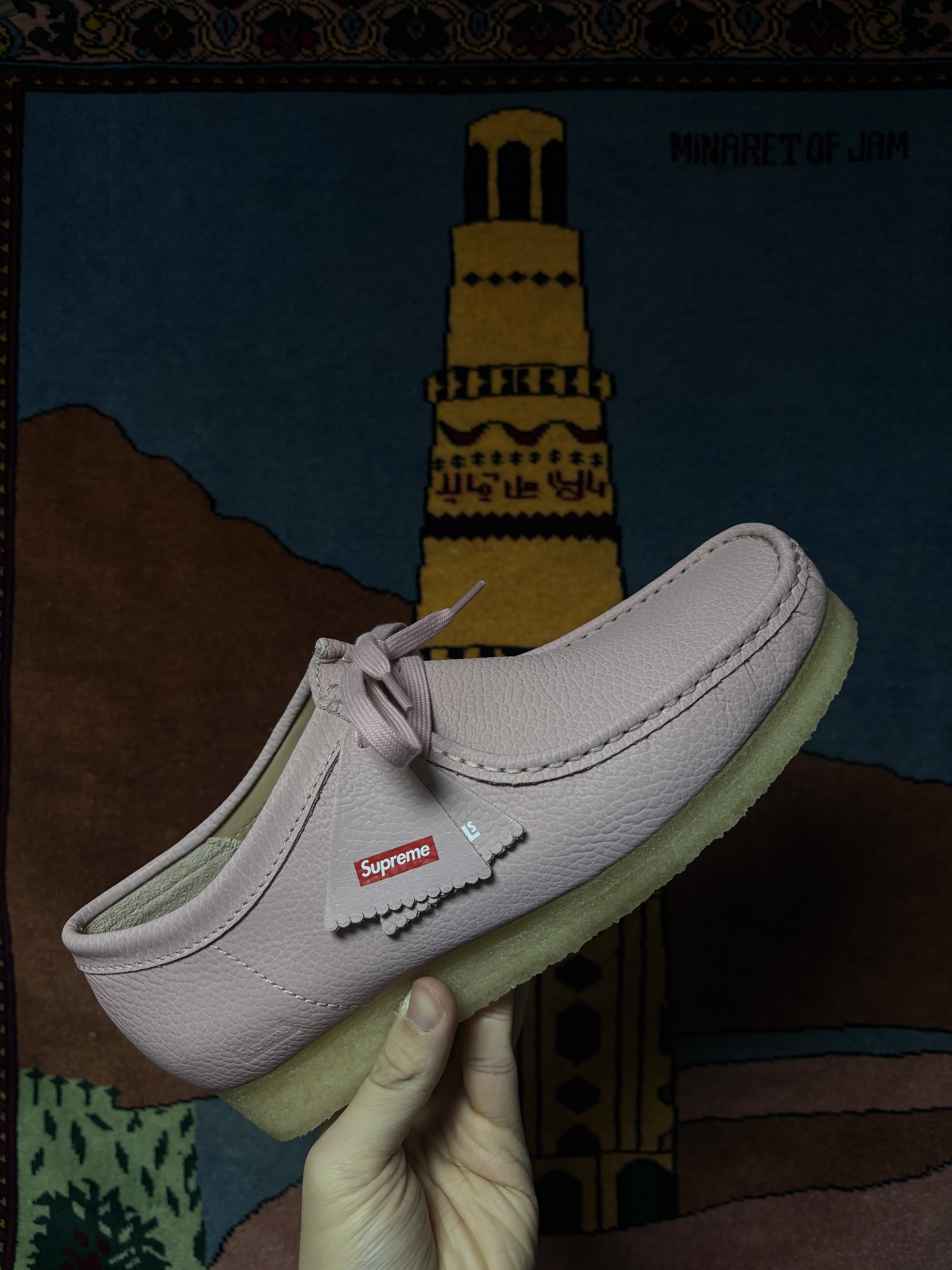 Clarks x Supreme Reflective Wallabee Pink - 25SS, Supreme Bandana Faux Fur Bomber Jacket Black - 21SS 착용 스타일 - 3