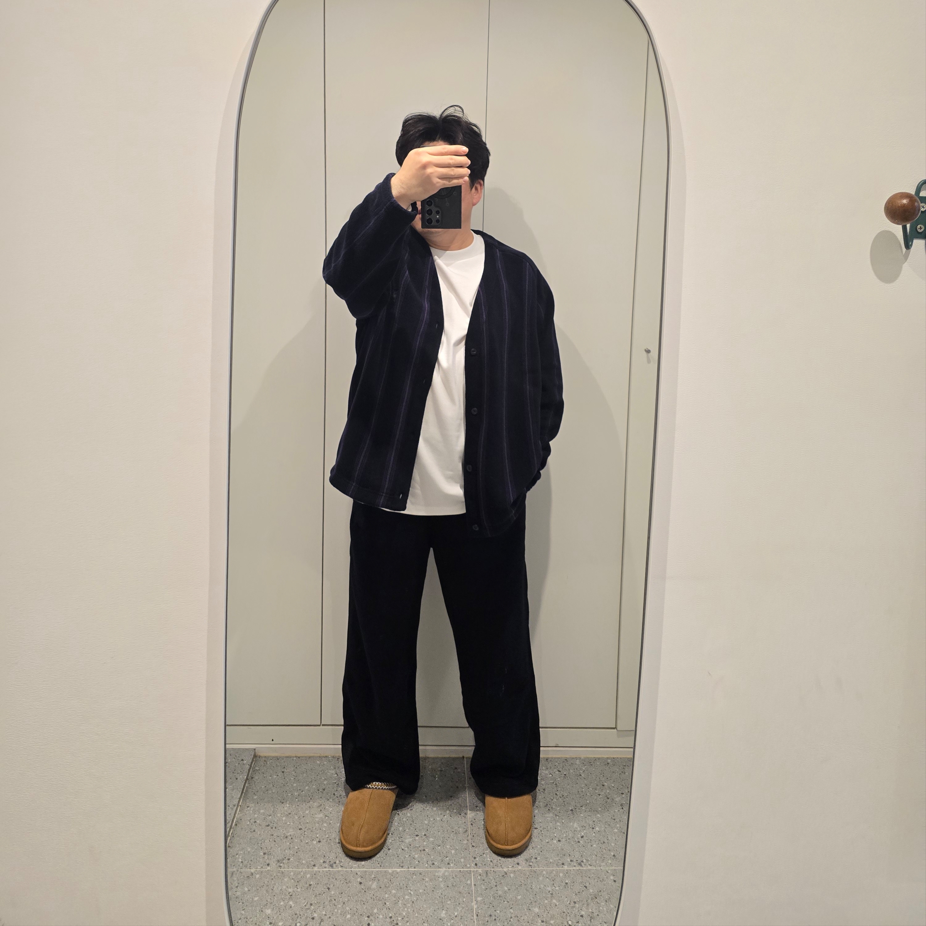 Uniqlo x Needles Fleece Oversized Cardigan Black - KR, Uniqlo x Needles Fleece Wide Pants Black - KR 착용 스타일 - 2
