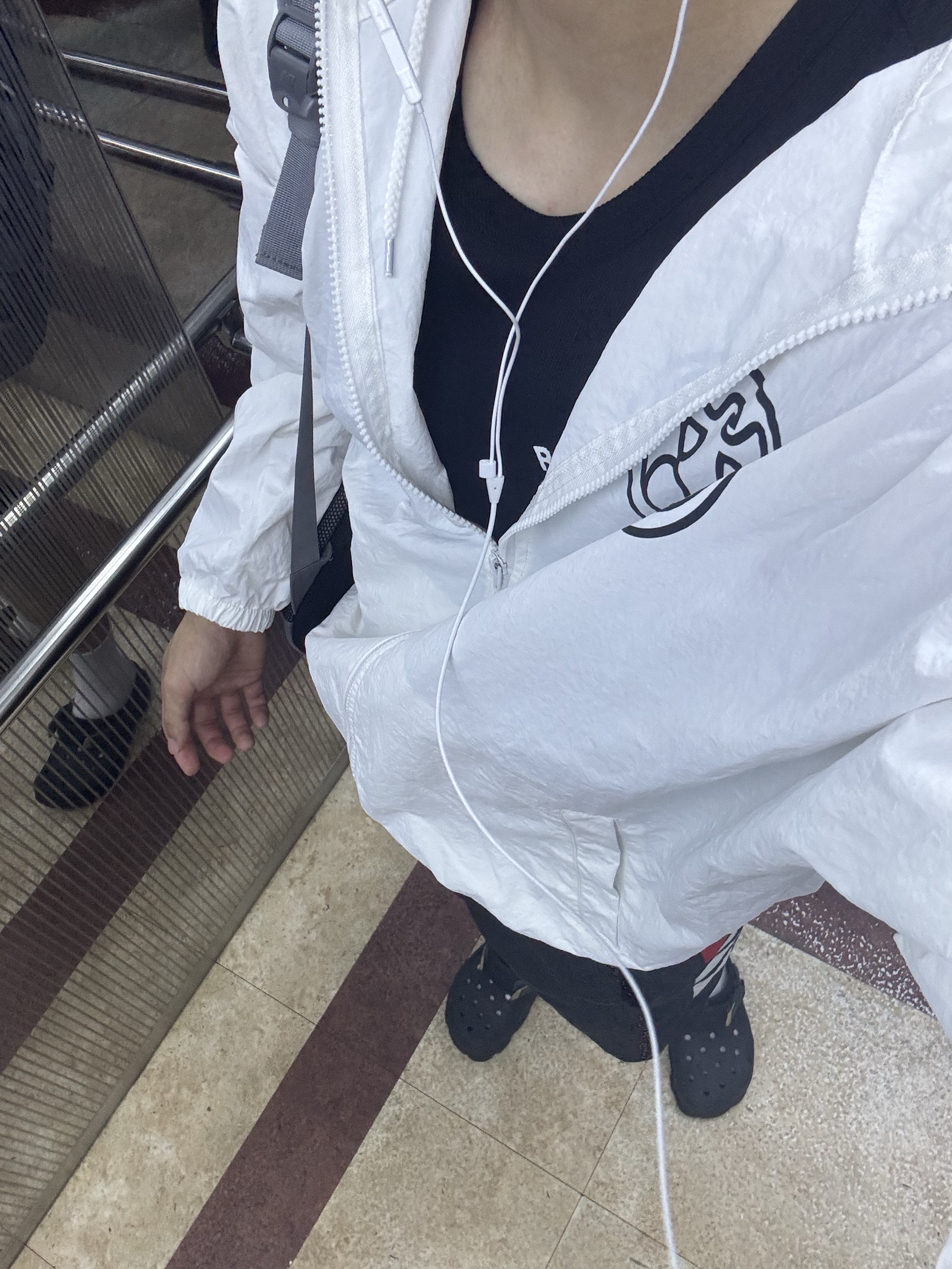 Yeezy x Gosha Rubchinskiy Vulture WB-01 Jacket White 착용 스타일 - 1