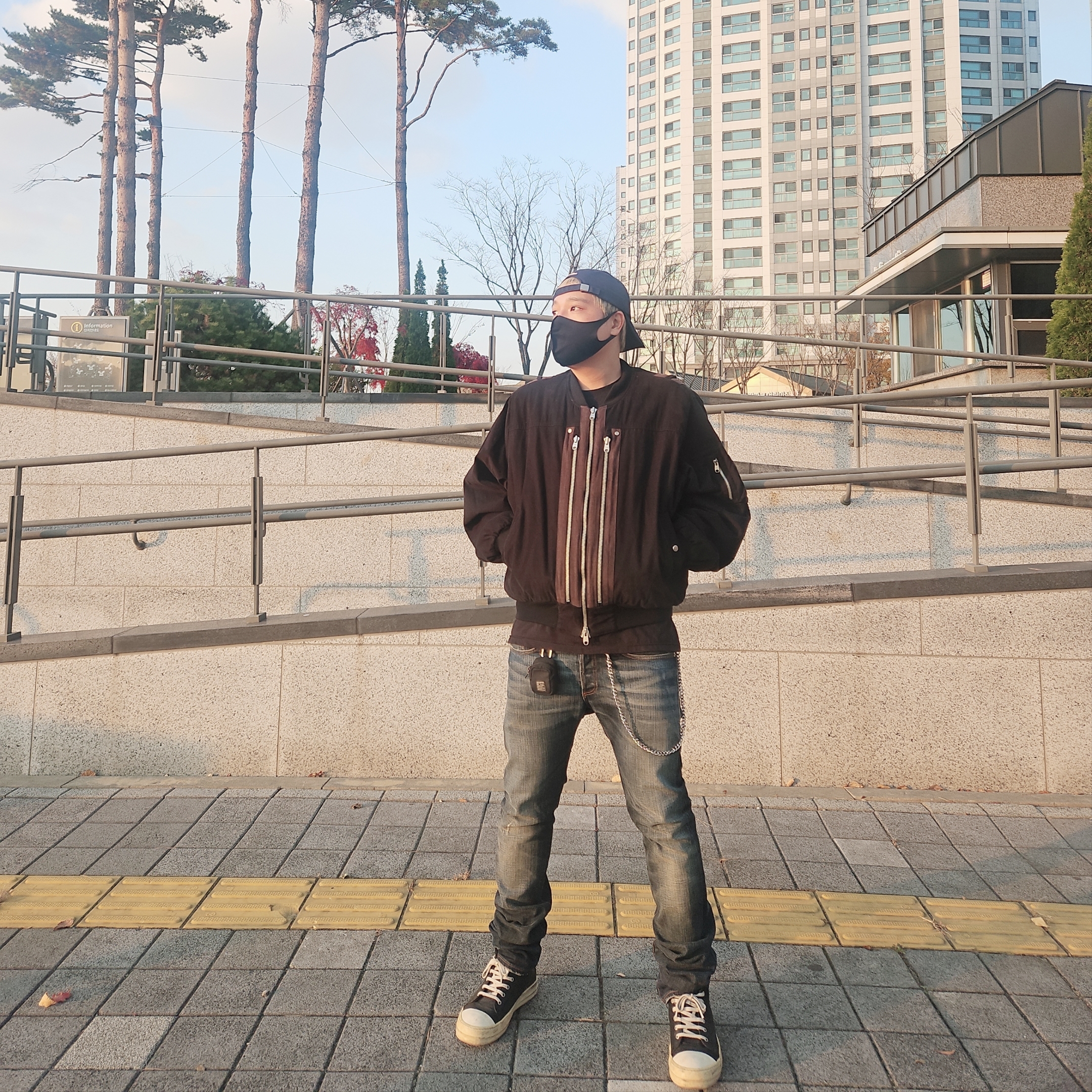 Undermycar Rumlow Back Zip Cotton Garment Bomber Dark Gull - 22FW, Rick Owens Lido Low Sneaks Black Milk 착용 스타일 - 1