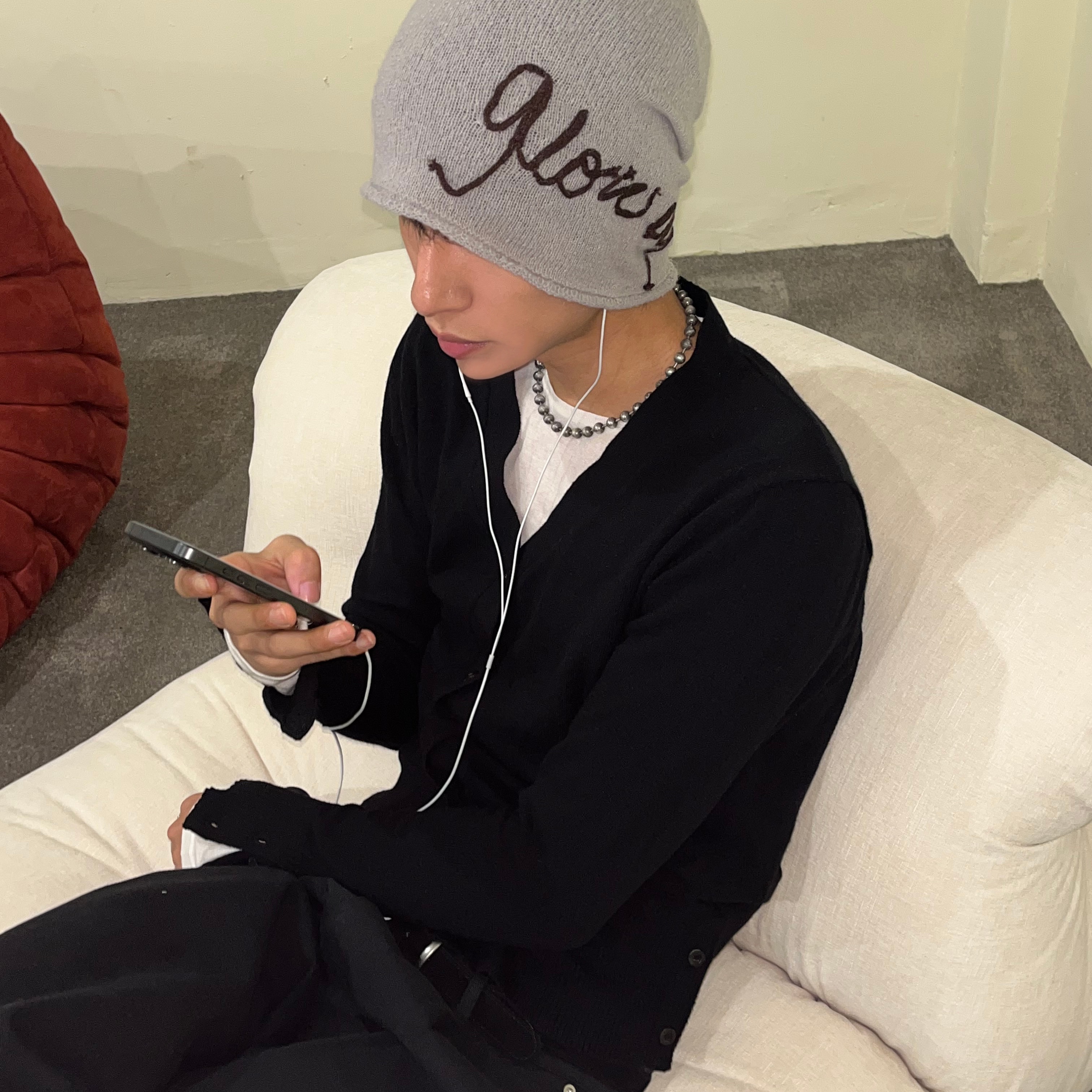 Blue Sunflower Curved Heritage Cinch Back Pants Black, Blue Sunflower Mohair Glow Up Beanie Grey 착용 스타일 - 2