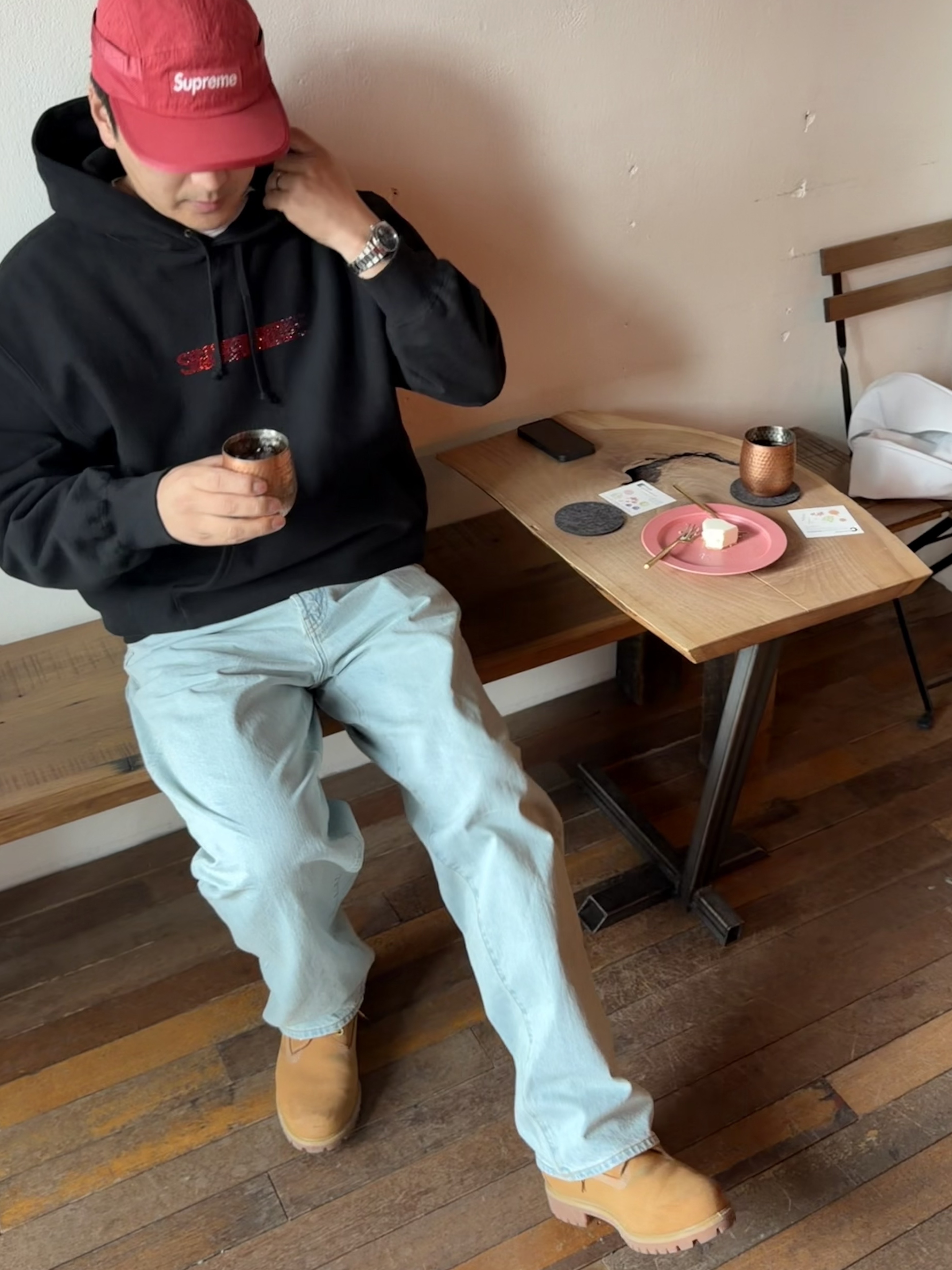 Supreme Swarovski Motion Logo Hooded Sweatshirt Black - 25FW, Supreme Mesh Pocket Camp Cap Red - 24FW 착용 스타일