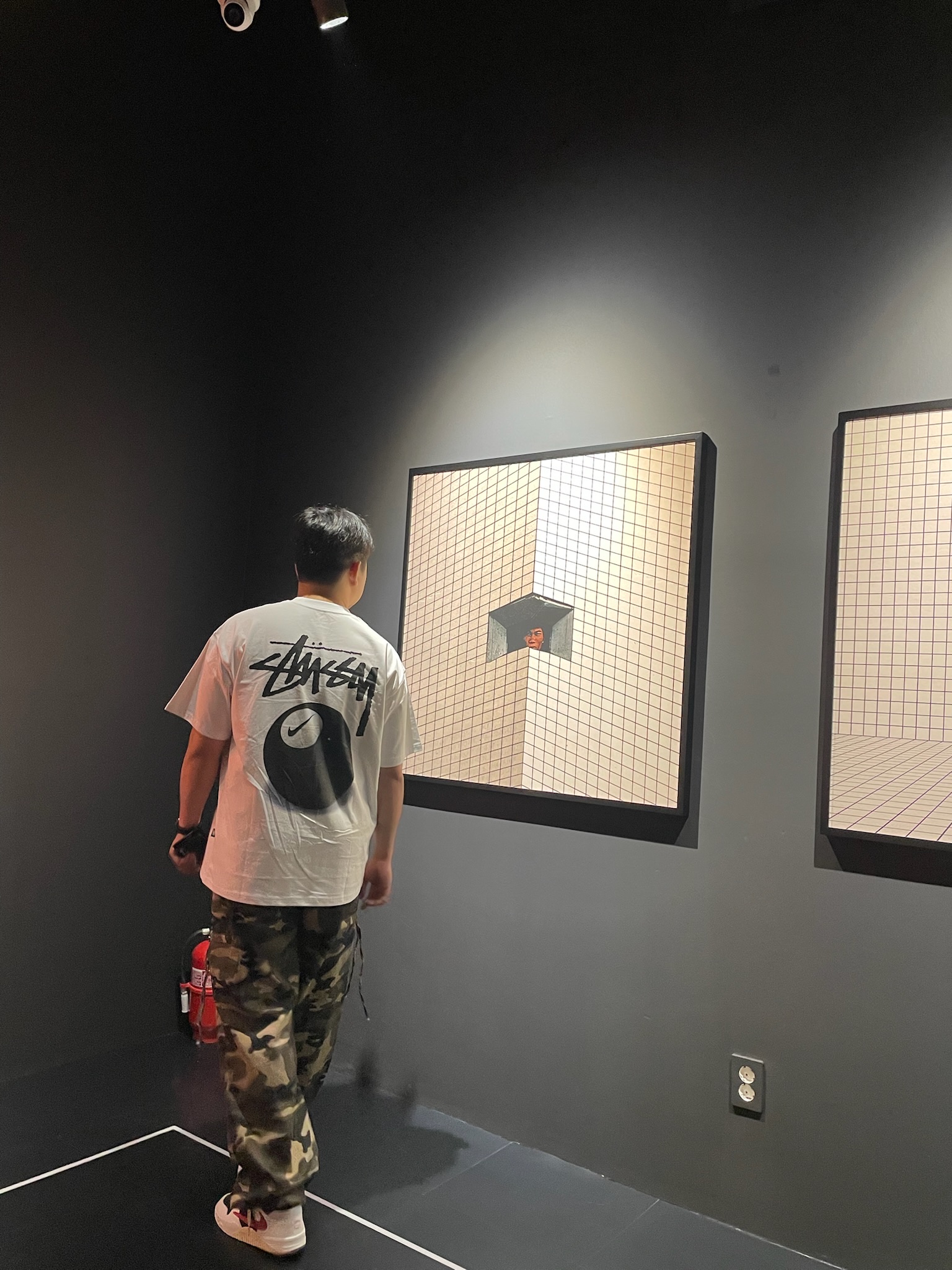 Nike x Stussy NRG FL SS 8 Ball T-Shirt White (DO9322-100), Jordan x Travis Scott Jumpman Jack TR University Red 착용 스타일 - 1