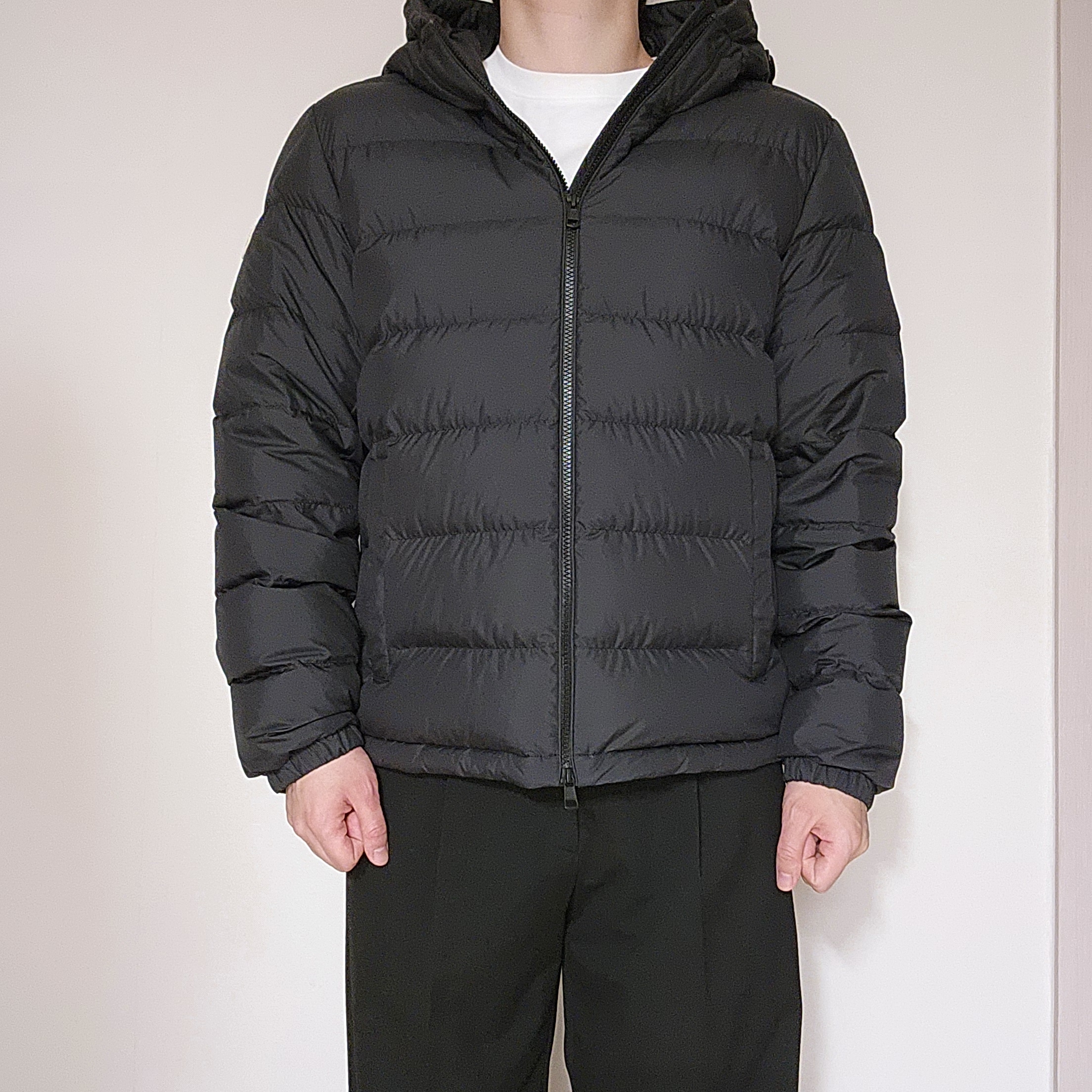 Moncler Laveraet Hooded Short Down Jacket Black - 25FW 착용 스타일 - 3