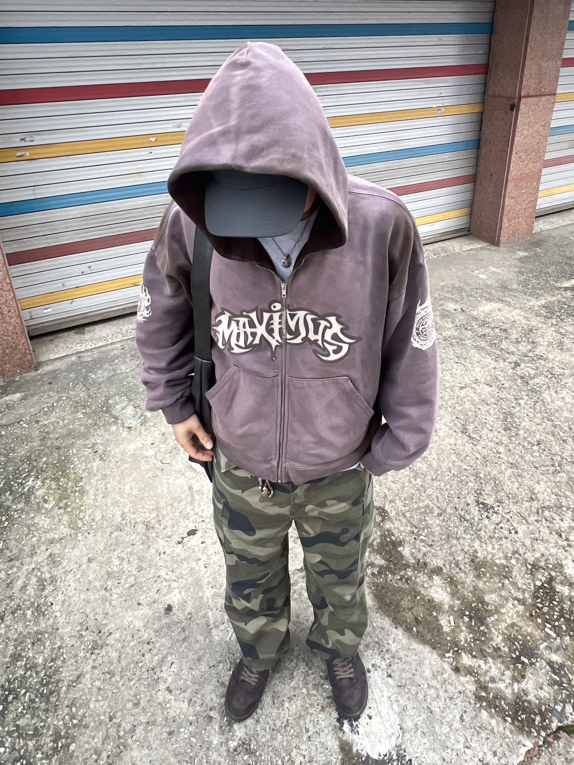 Travis Scott Circus Maximus Stadium Tour 25 Zip Hoodie, Jordan 1 x Travis Scott Retro Low OG SP Velvet Brown and Dark Mocha 착용 스타일 - 4