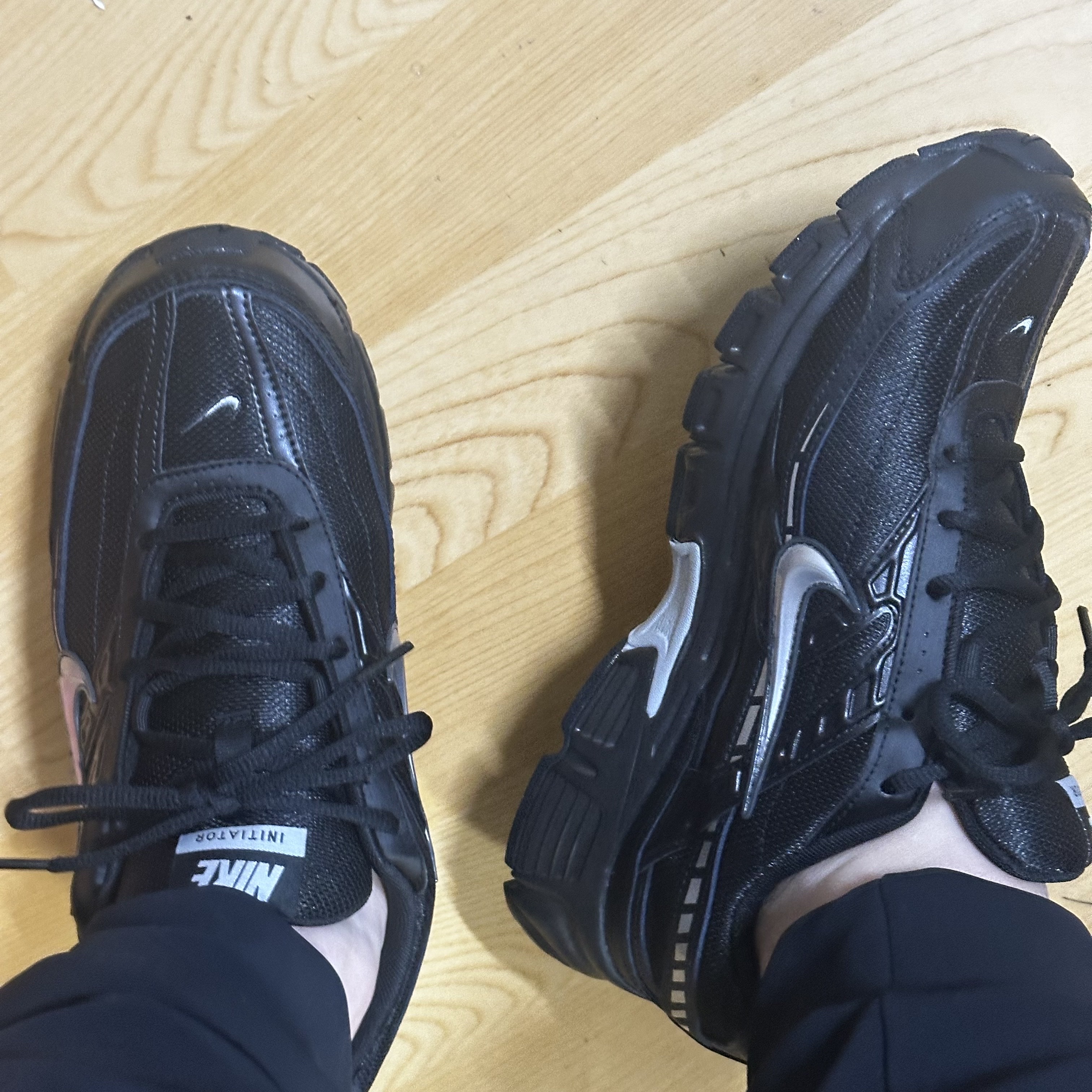 Nike Initiator Black Metallic Silver 착용 스타일