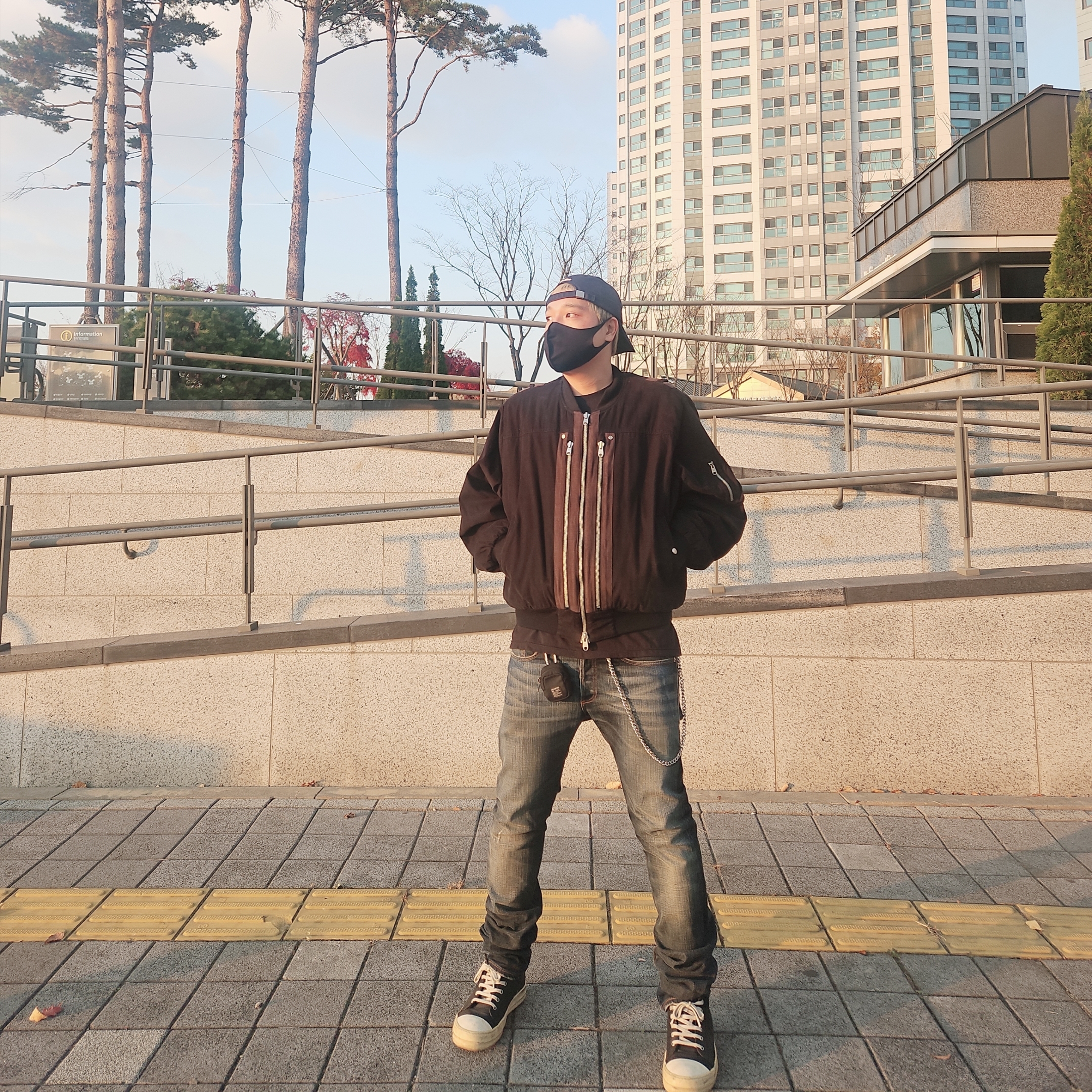 Undermycar Rumlow Back Zip Cotton Garment Bomber Dark Gull - 22FW, Rick Owens Lido Low Sneaks Black Milk 착용 스타일 - 2