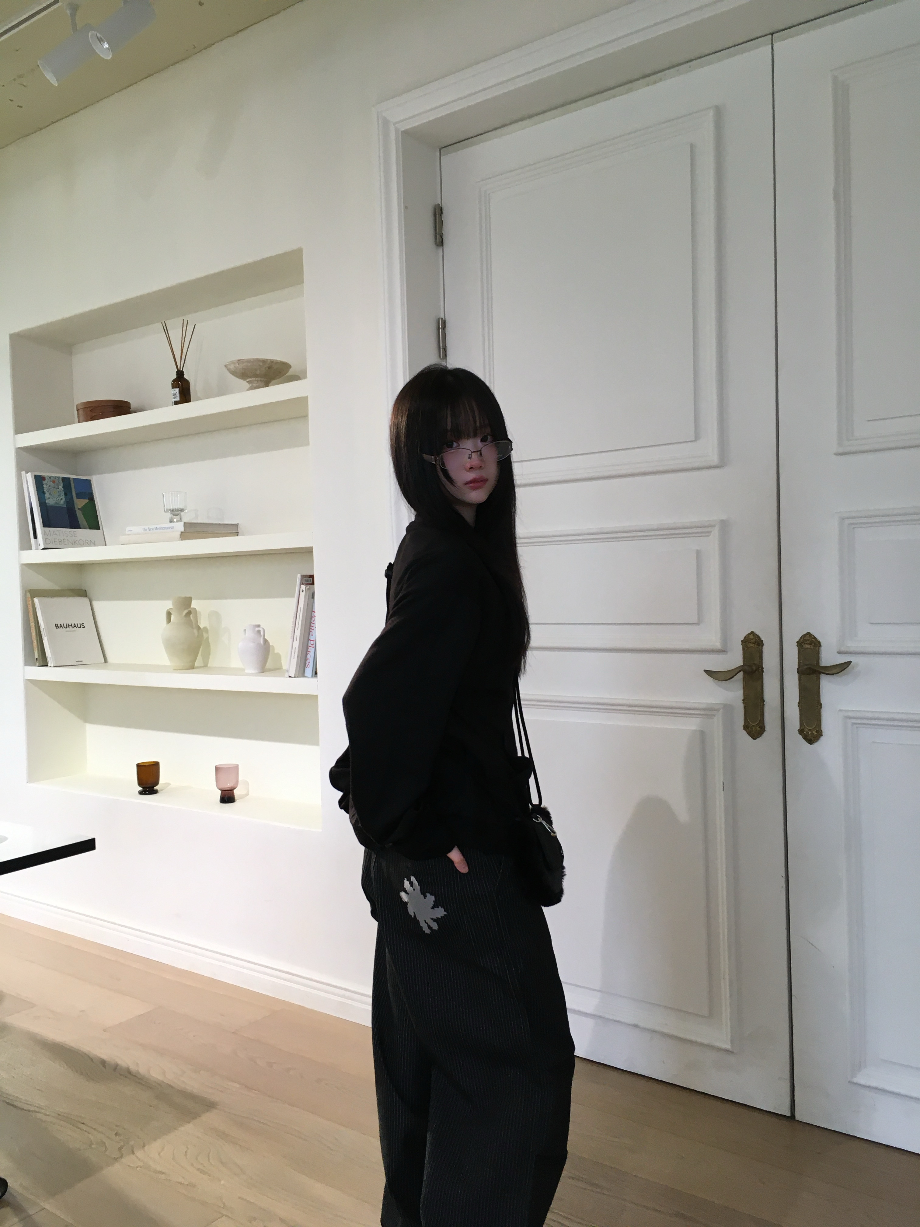 SLOW RECORD HOUSE Round Zip-Up Cardigan Black, SLOW RECORD HOUSE Double Pintuck Stripe Denim Pants 착용 스타일 - 2