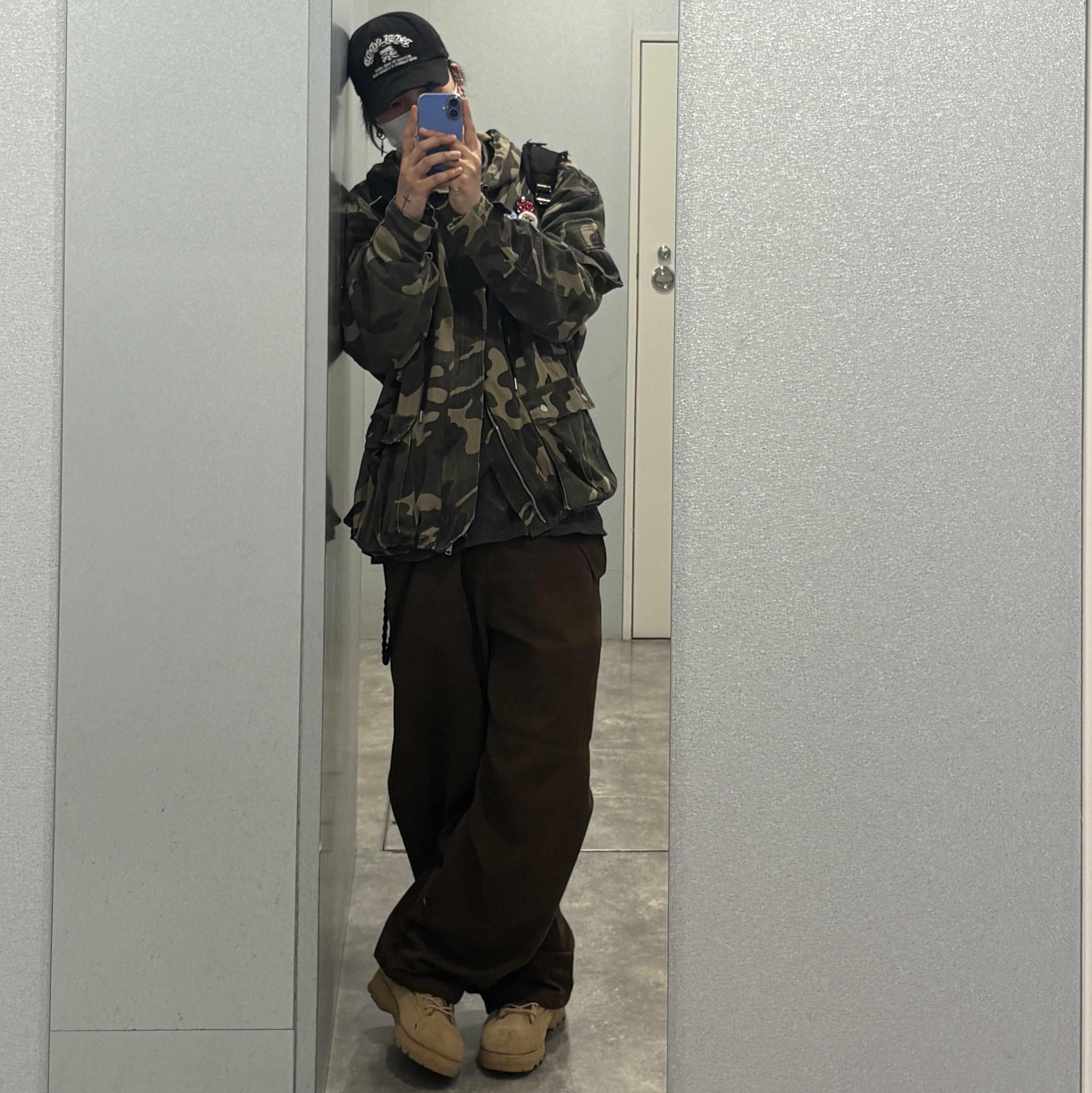 [KREAM 단독] Flavorism Cozy Twill Wide Pants Brown, Flavorism VTG Washed Mil Parka Washed Camo 착용 스타일