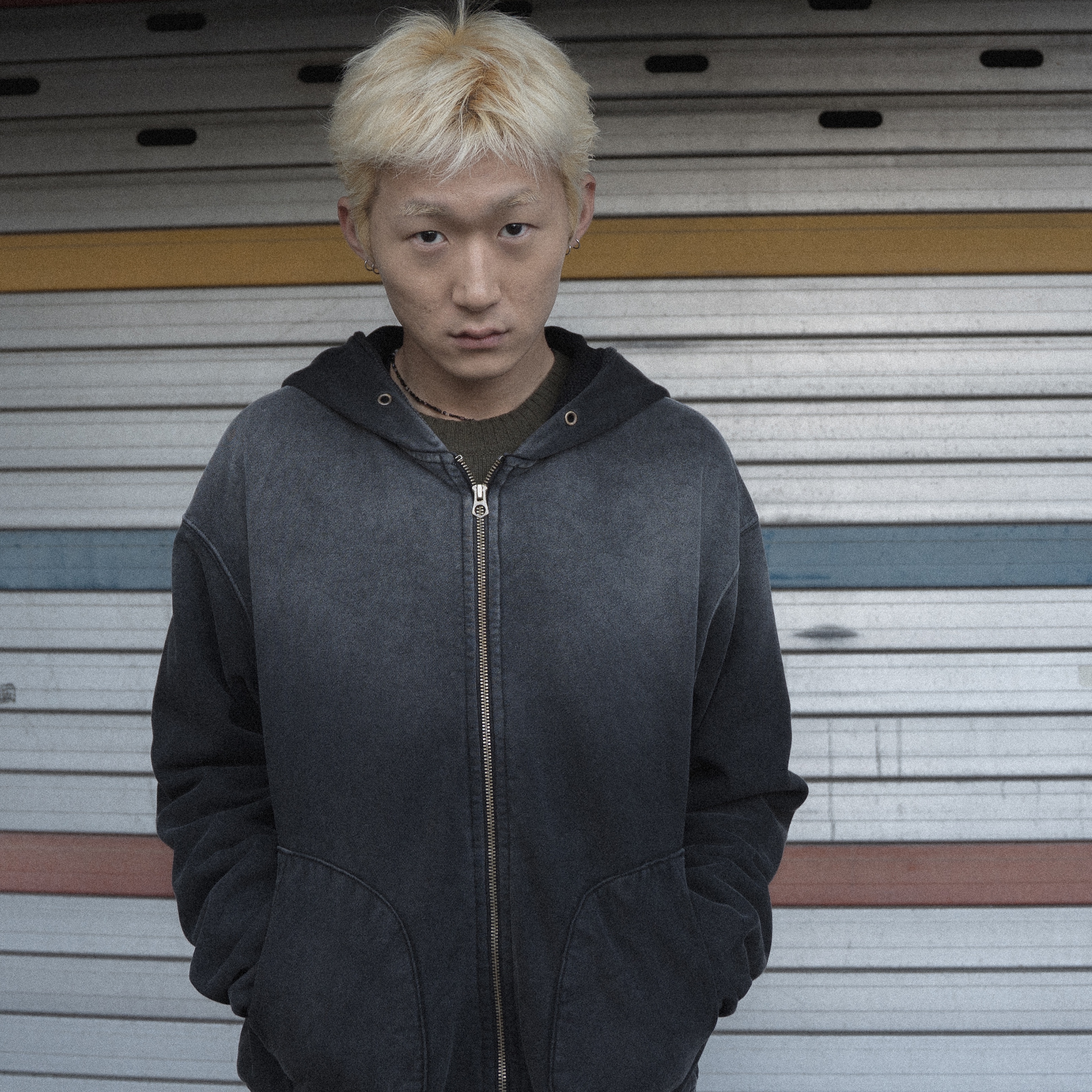 POSR Overdyed Thermal Zip Hoodie Faded Black 착용 스타일