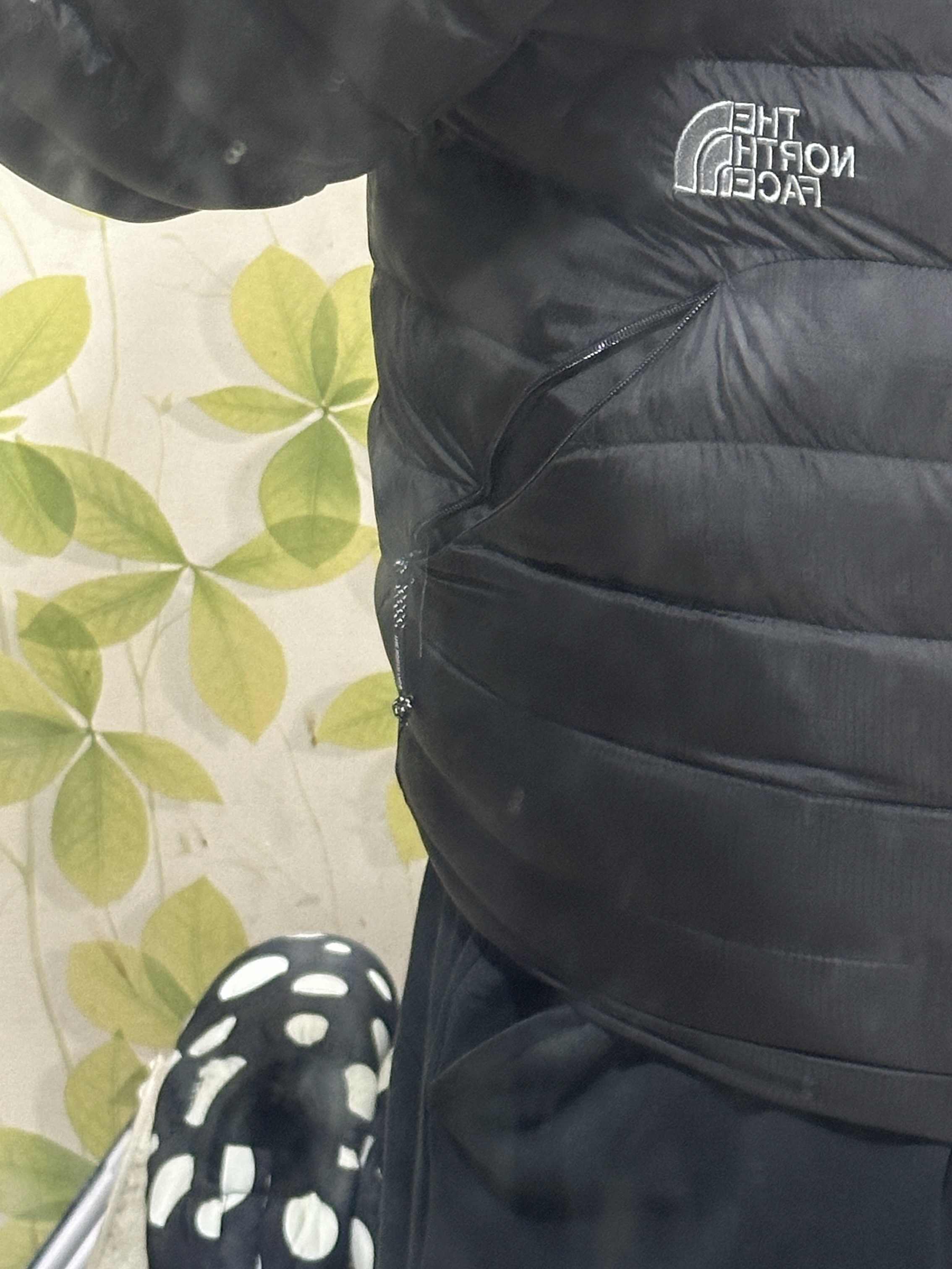 The North Face Ventus On Jacket Black, Subu Packble Sandal Cream Snow Dot 착용 스타일 - 2