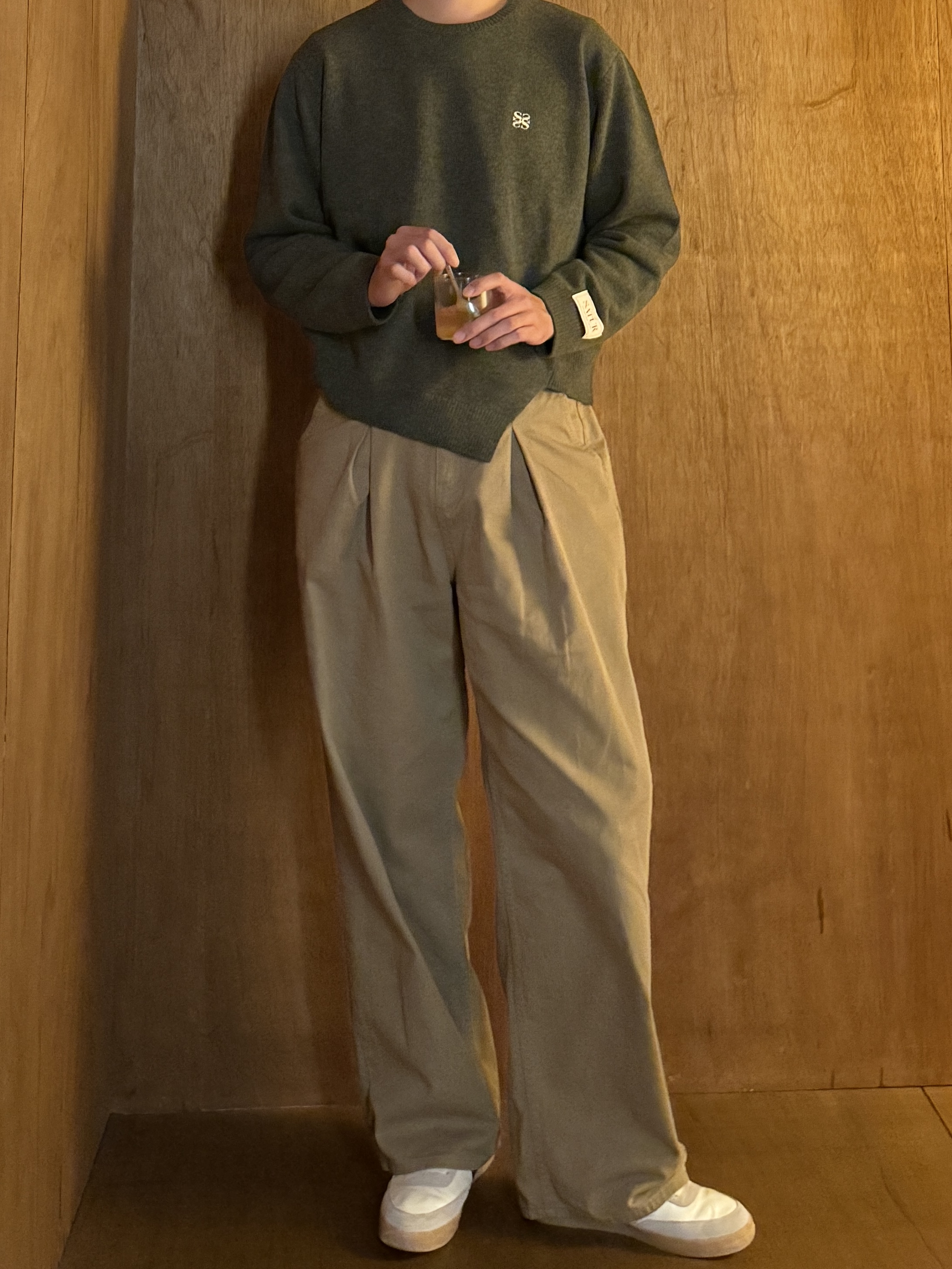 Nike x J.Crew Killshot 2 Sail Midnight Navy, SATUR Dublin Unbalanced Cashmere Blend Knit Olive Khaki 착용 스타일 - 1