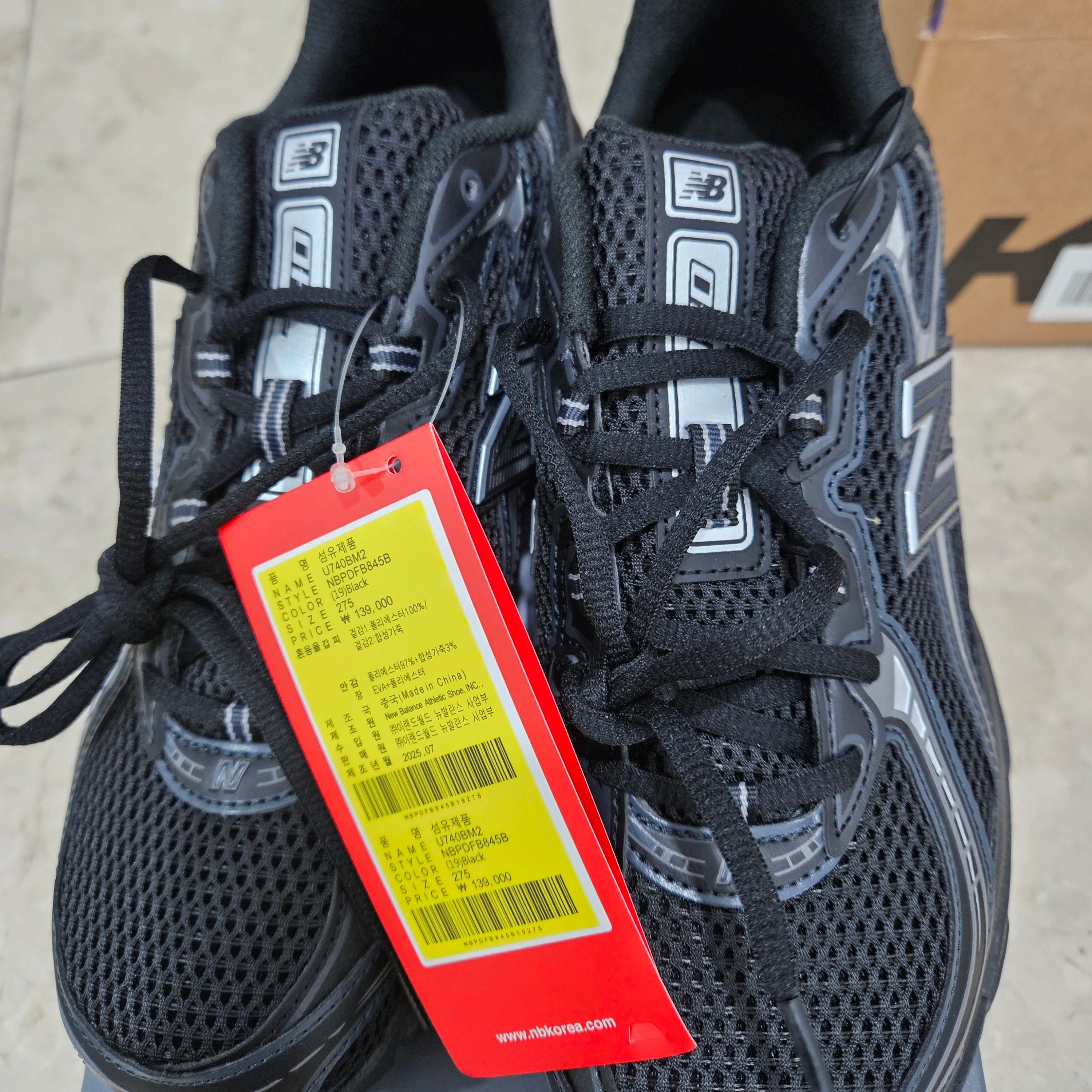 New Balance 740v2 Black Silver Metallic 착용 스타일 - 1