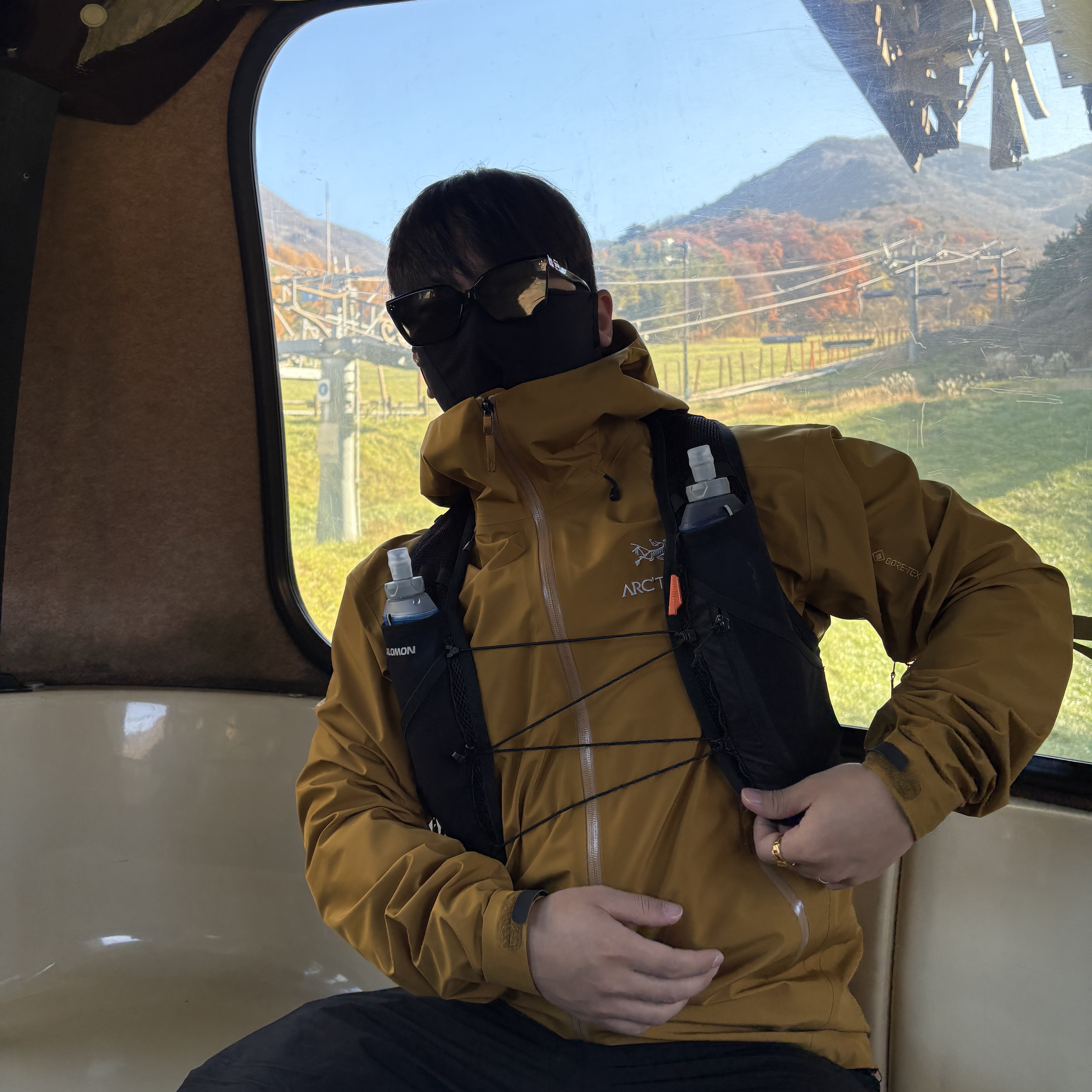 Arc'teryx Beta LT Jacket Yukon, Salomon Active Skin 8 Set Black 착용 스타일