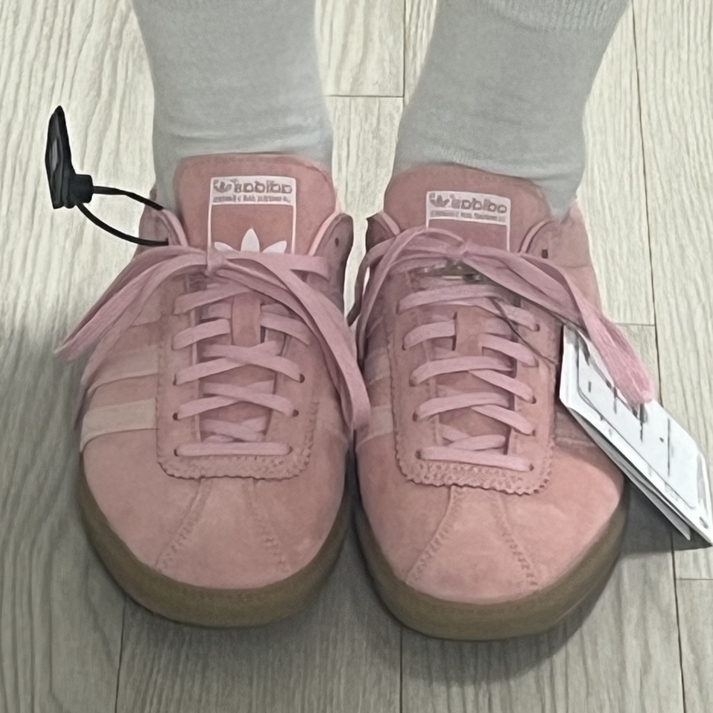 Adidas Bermuda Glow Pink 착용 스타일 - 1