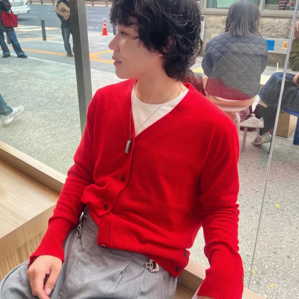 Blue Sunflower Bloom Rems Wool Cardigan Red 착용 스타일 - 1
