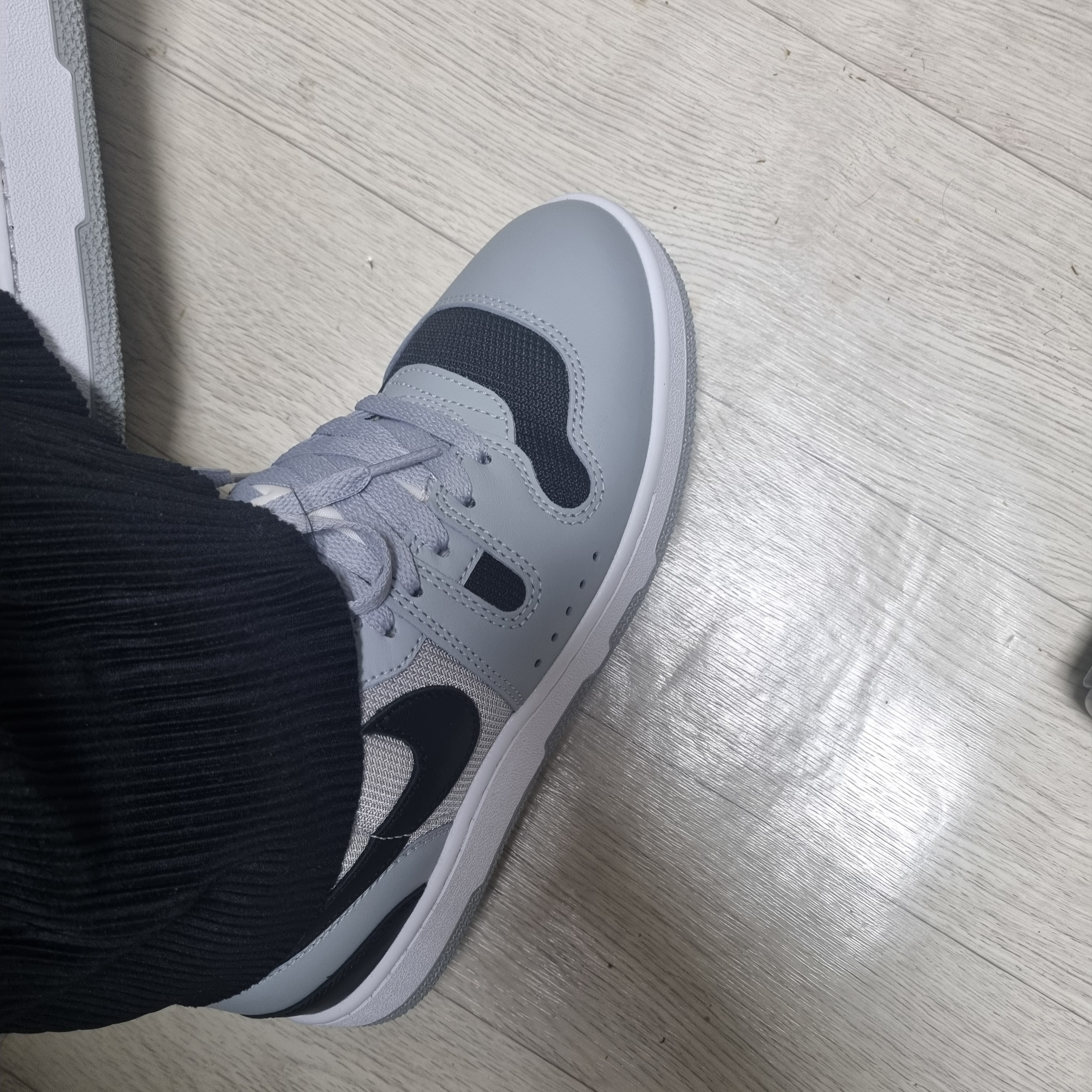 Nike Mac Attack QS SP Light Smoke Grey 착용 스타일