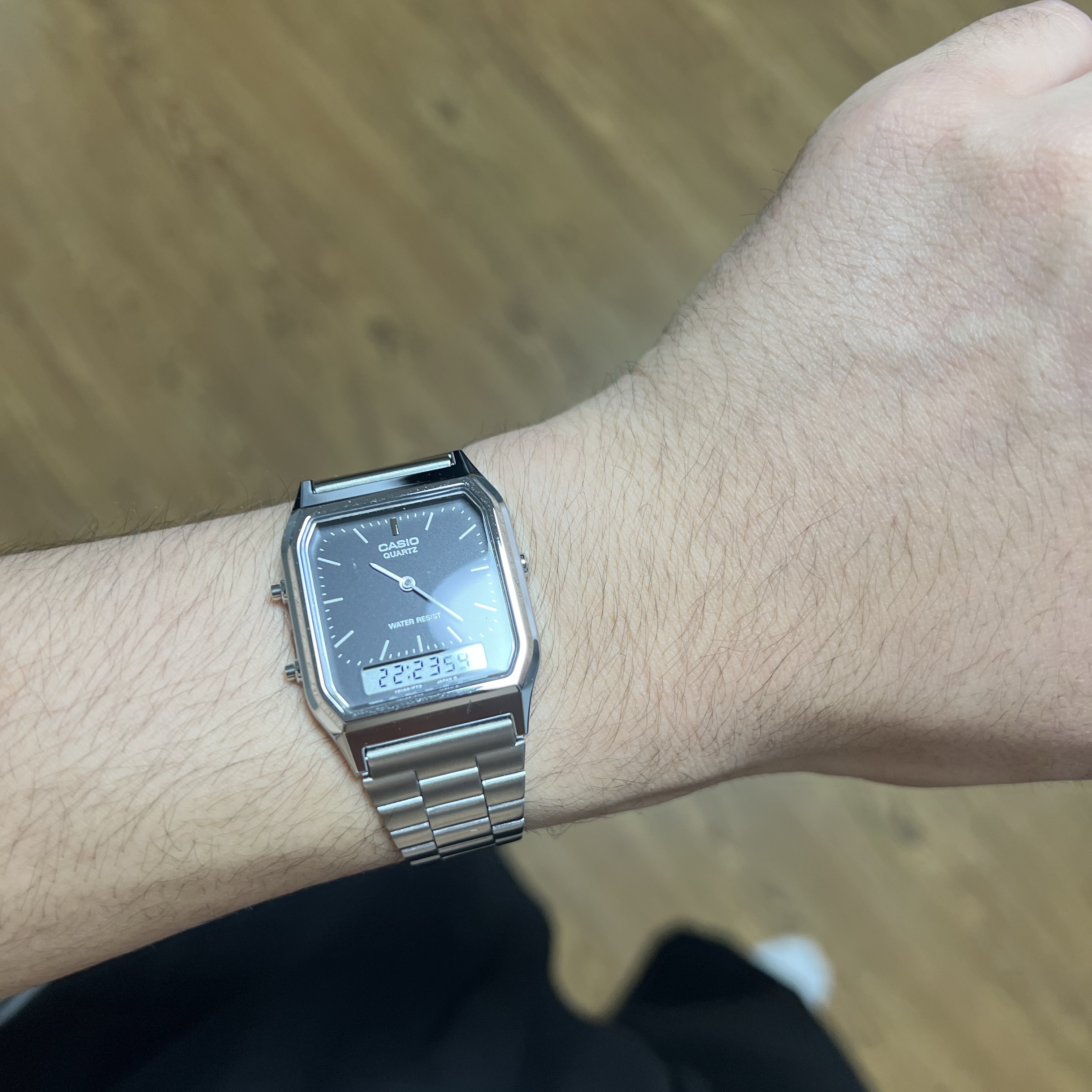 Casio AQ-230A-1DMQ 착용 스타일