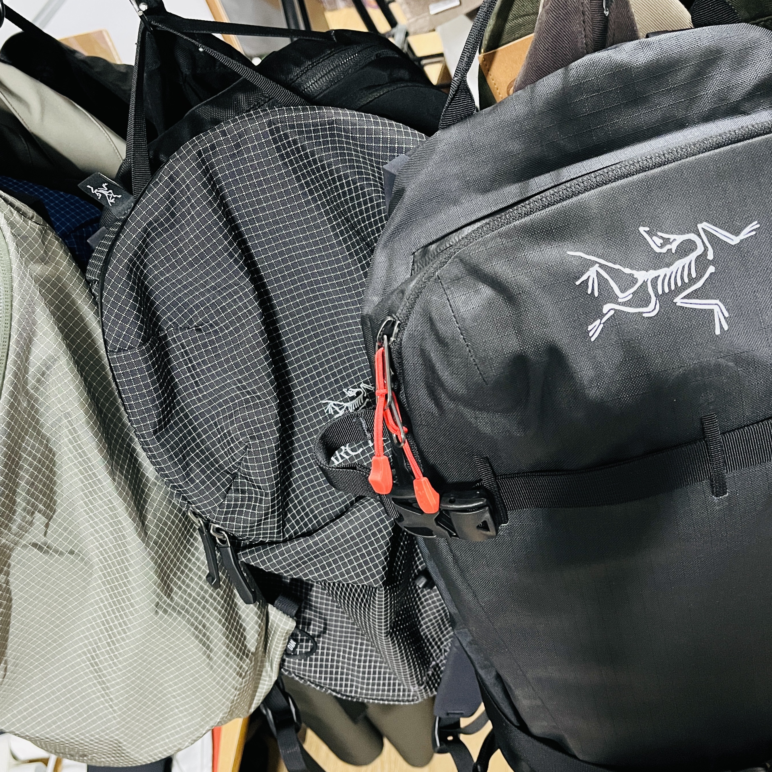 Arc'teryx Cerium Hoody Vitality, Arc'teryx Konseal 15 Backpack Forage 착용 스타일 - 2