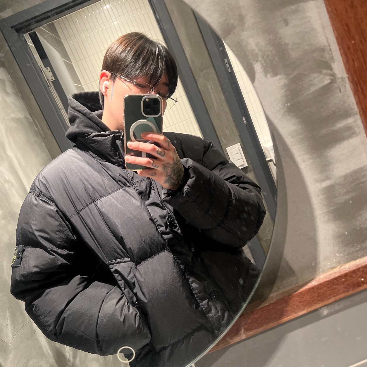 Stone Island 4100010 Crinkle Reps NY Recycled Nylon Down Jacket with Wind Resistant Black - 25FW, Chrome Hearts Horseshoe Floral Hoodie Black 착용 스타일