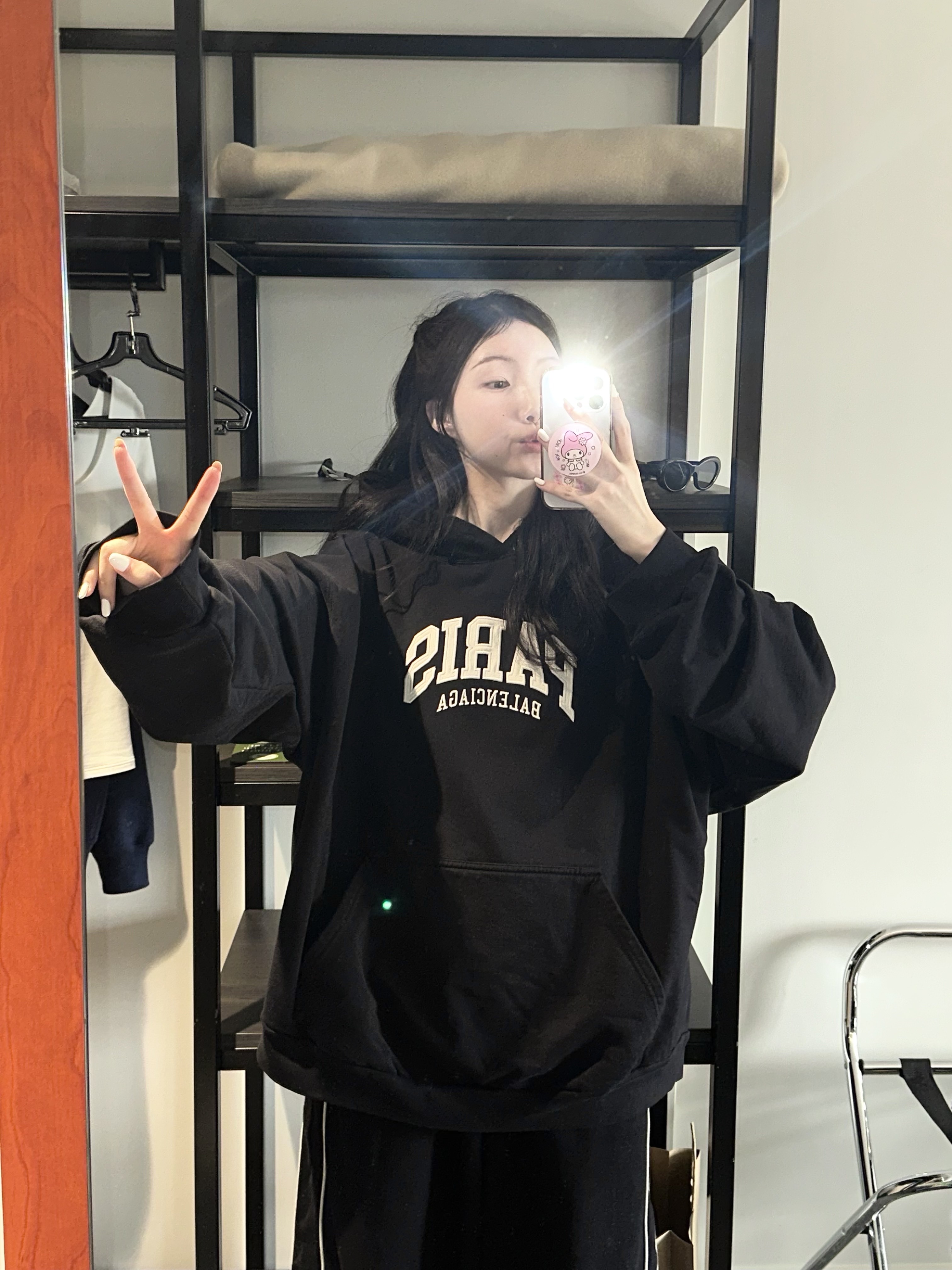 Balenciaga Cities Paris Hoodie Wide Fit Black, Balenciaga 3B Sports Icon Track Pants Black 착용 스타일 - 9