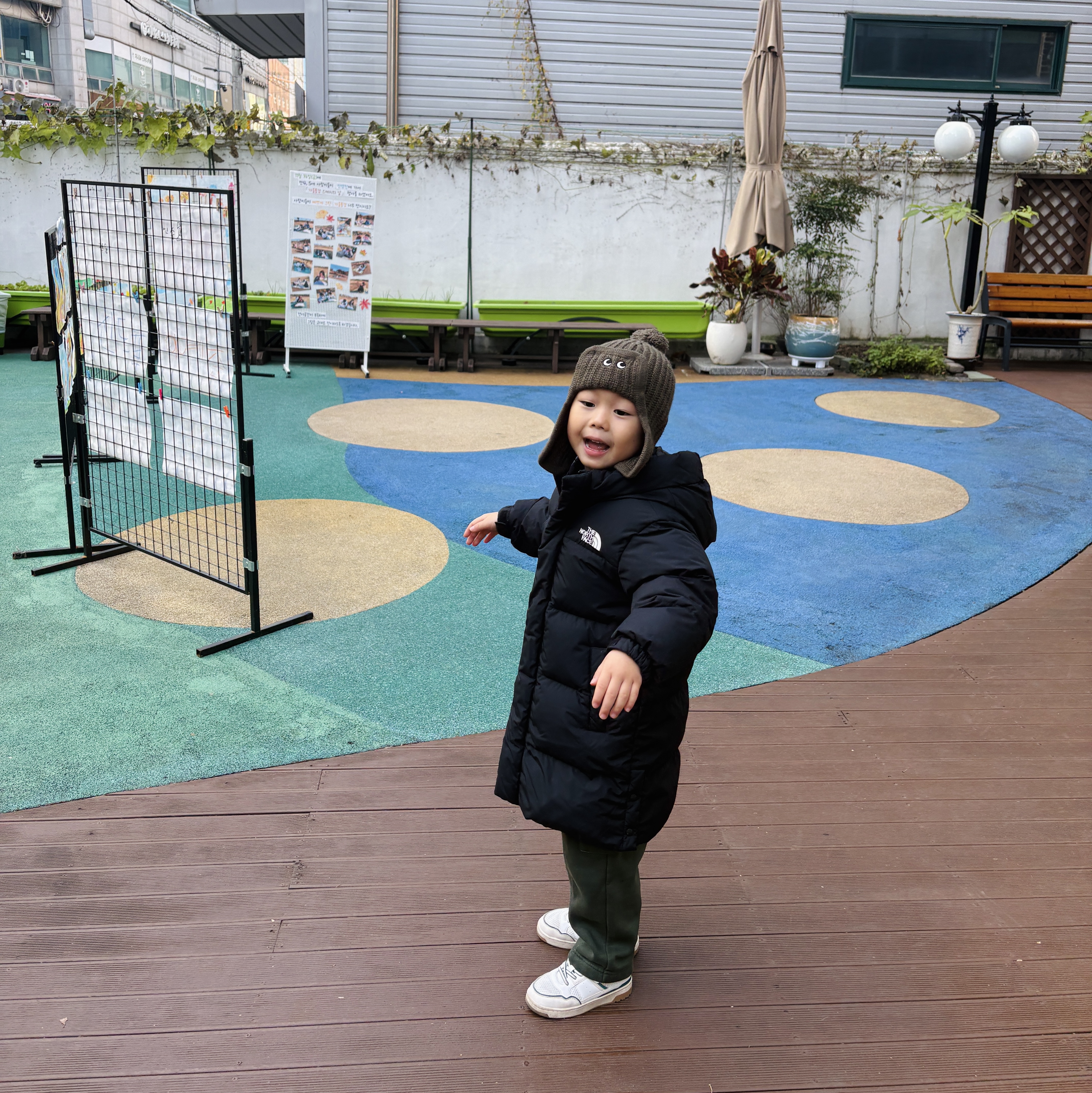 (Kids) The North Face Go Free Down Coat Black 착용 스타일 - 1