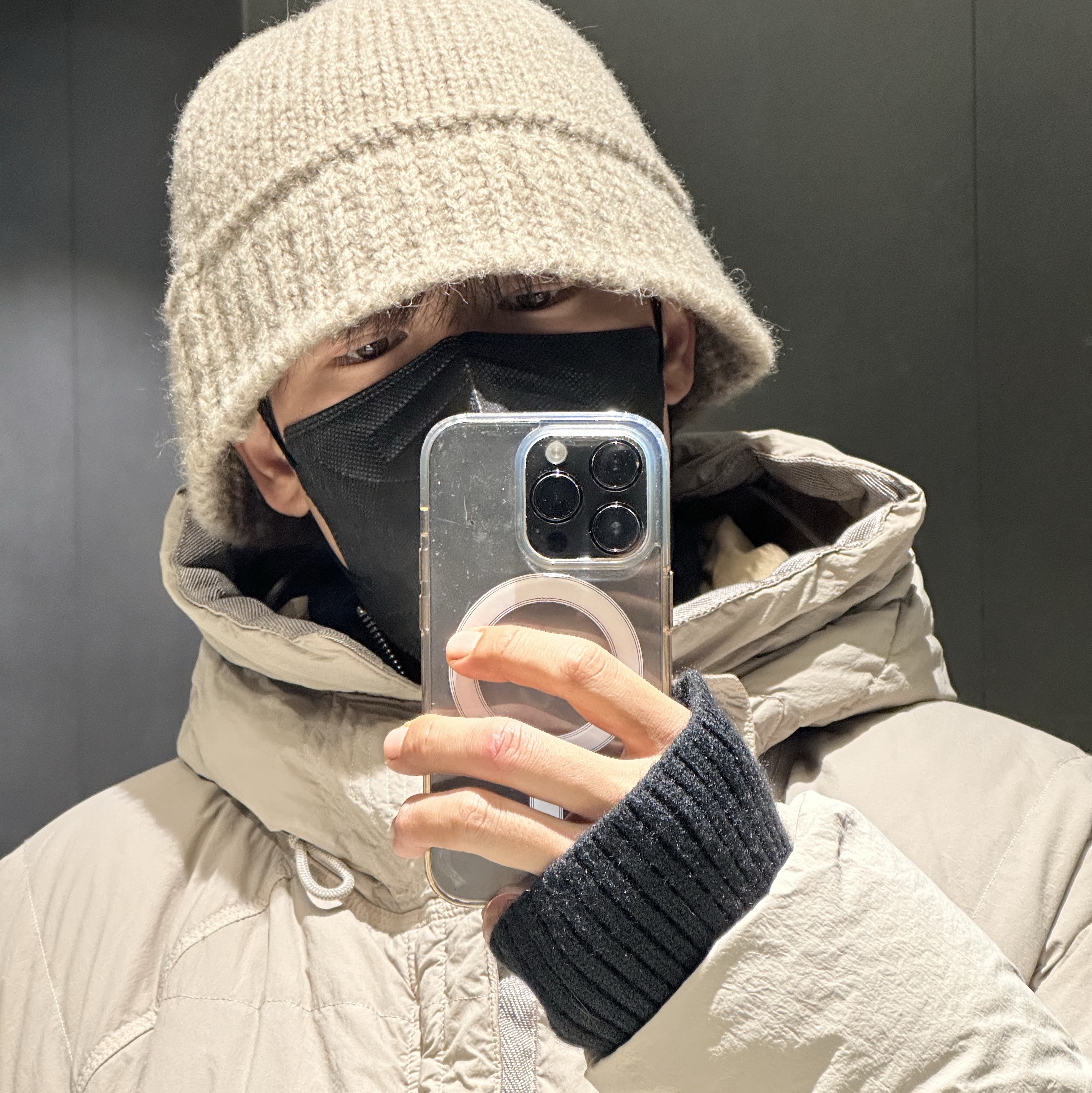 Ten C Artic Down Parka Pale Taupe, UGG Tasman Slipper Chestnut 착용 스타일 - 2