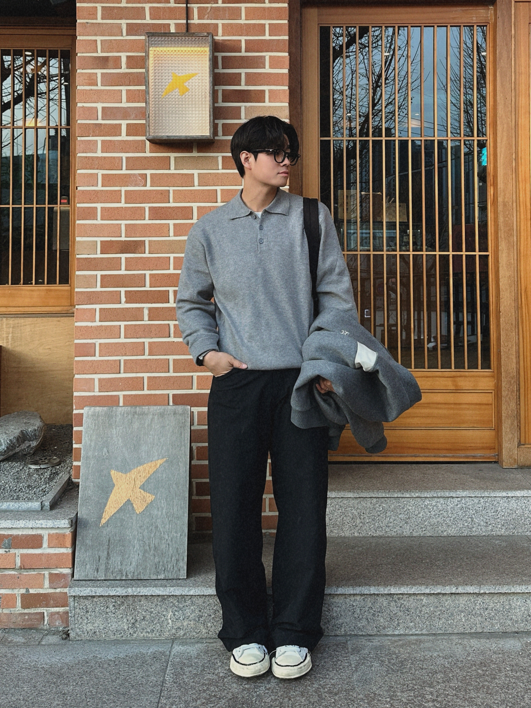 Maison Mihara Yasuhiro Peterson VL OG Sole Canvas Low-top Sneakers White 착용 스타일 - 3