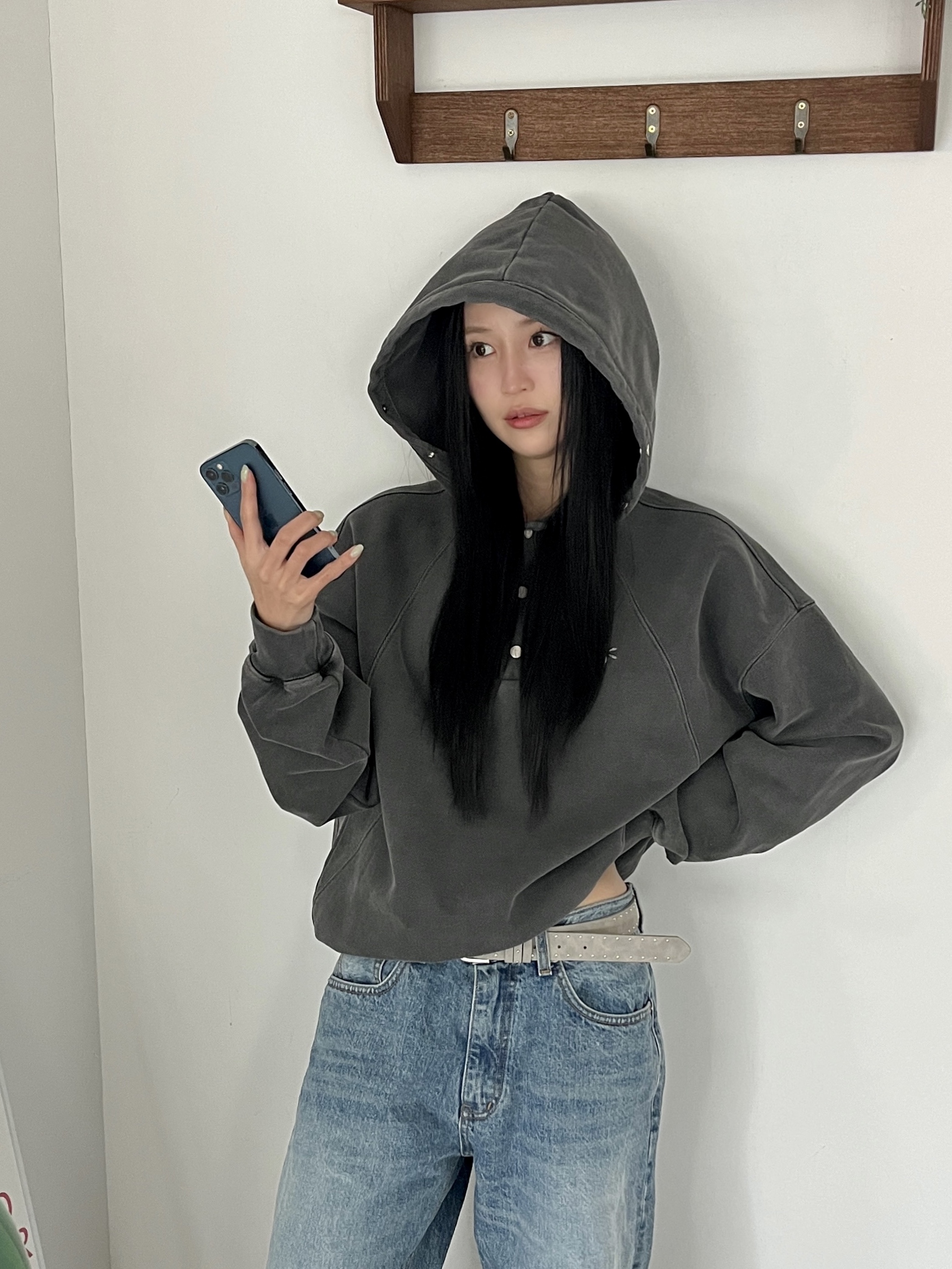 Riomeu Pigment Heavy Sweat Burton Hoodie Charcoal 착용 스타일