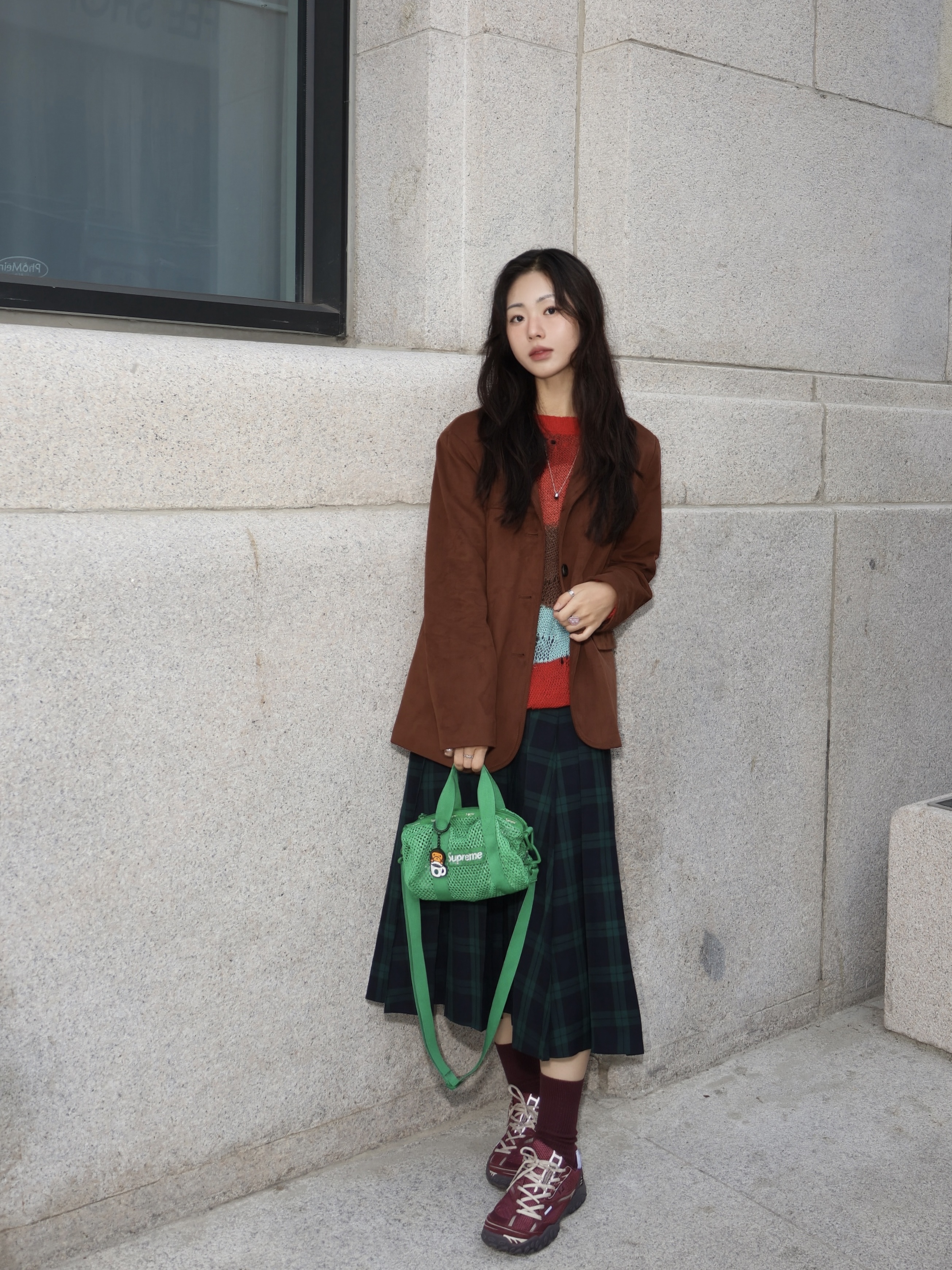 Supreme Mesh Mini Duffle Bag Green - 23SS, Starbucks x BAPE Baby Milo Keychain 착용 스타일