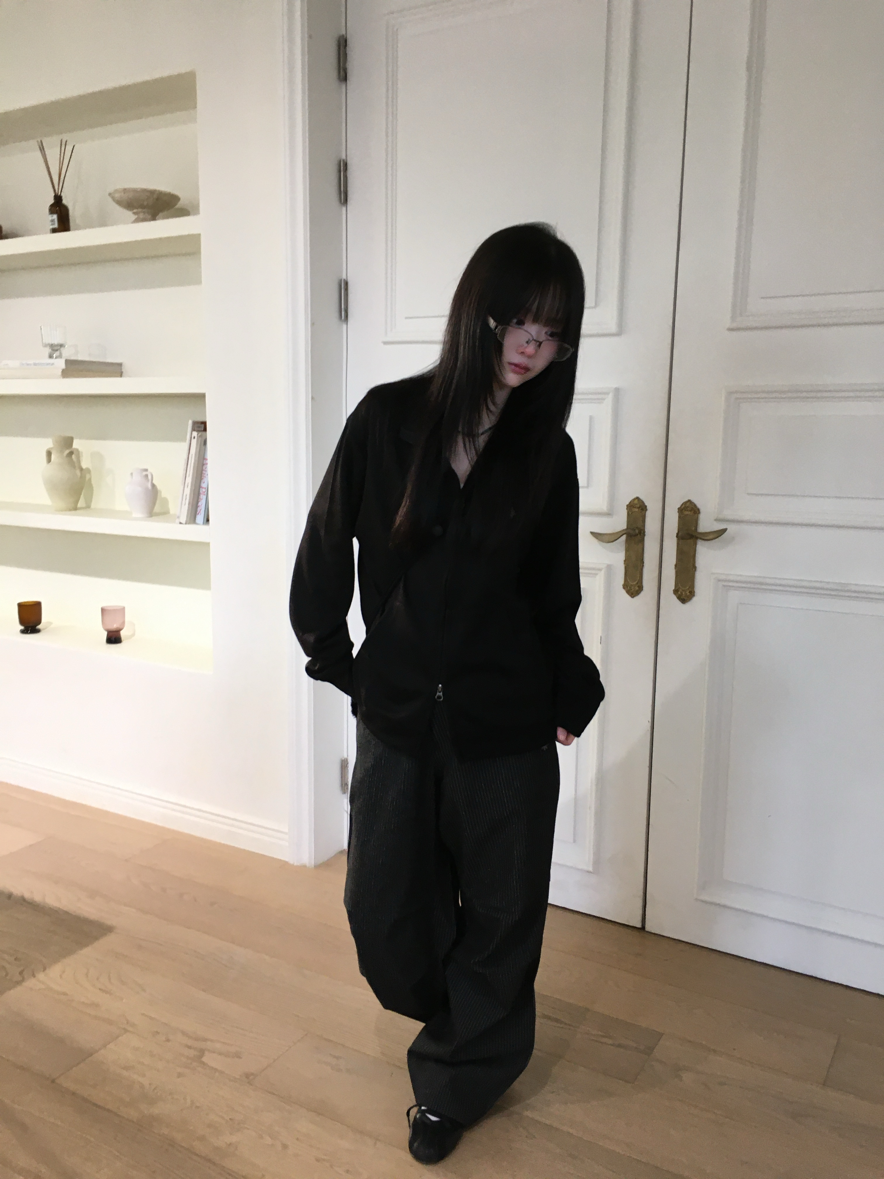 SLOW RECORD HOUSE Round Zip-Up Cardigan Black, SLOW RECORD HOUSE Double Pintuck Stripe Denim Pants 착용 스타일 - 1