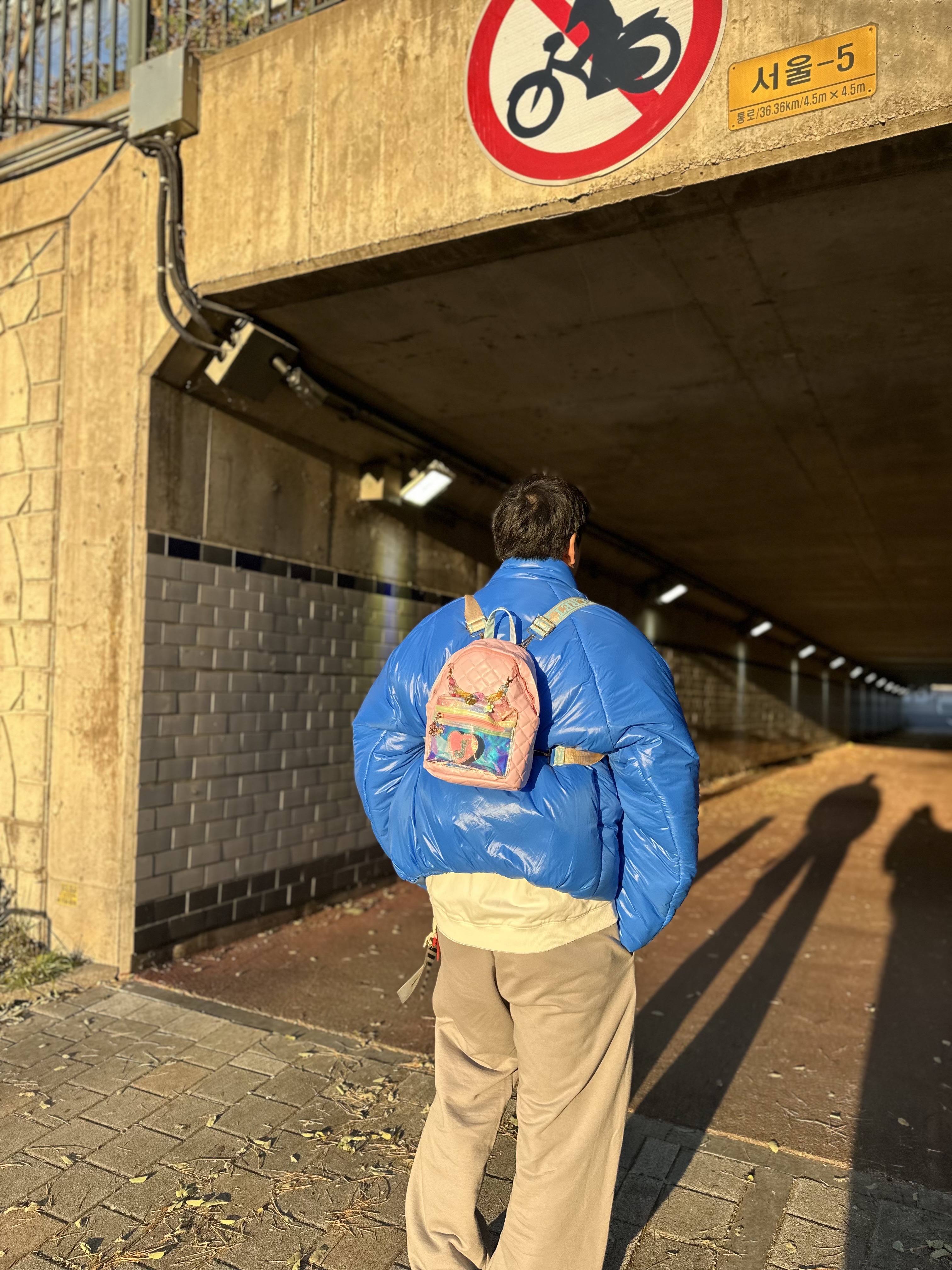 Yeezy Gap Round Jacket Blue, Yeezy x Gosha Rubchinskiy Tribune Herald SP-01 Pants Mocha 착용 스타일 - 1