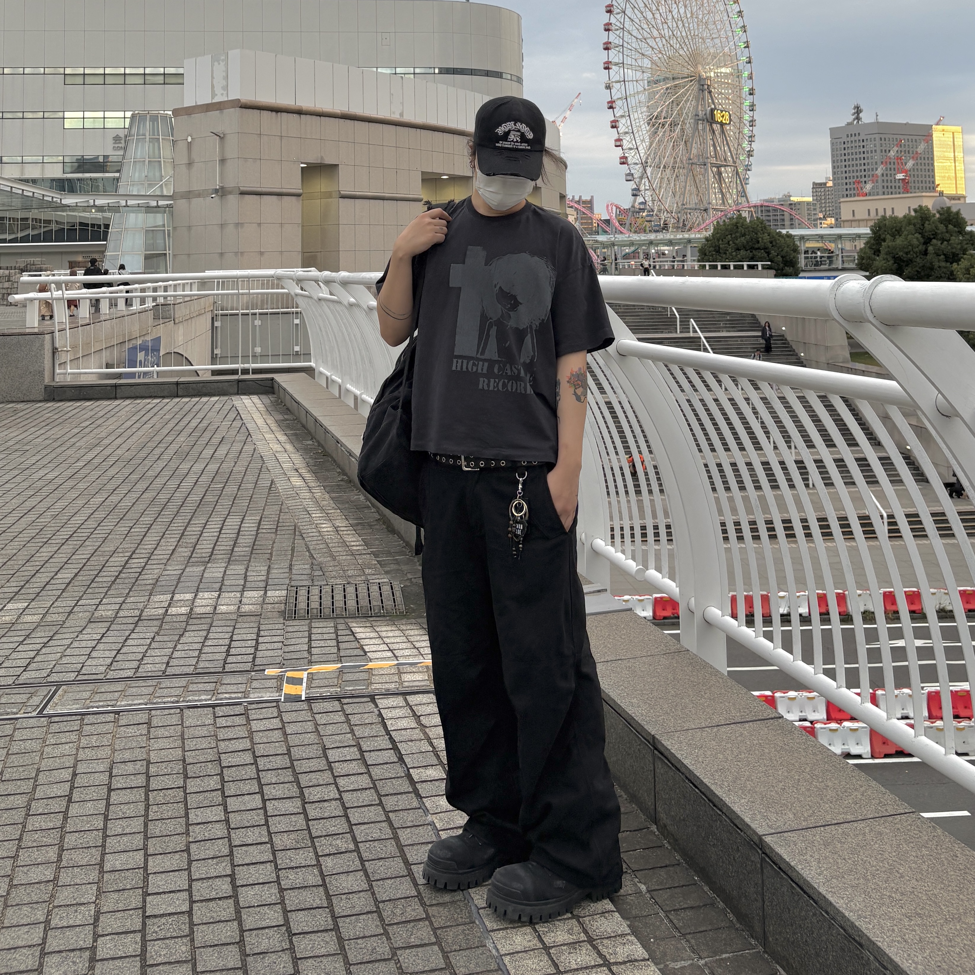 [KREAM 단독] Flavorism Cozy Twill Wide Pants Black, Balenciaga Combat Strike 20mm Boots Black 착용 스타일