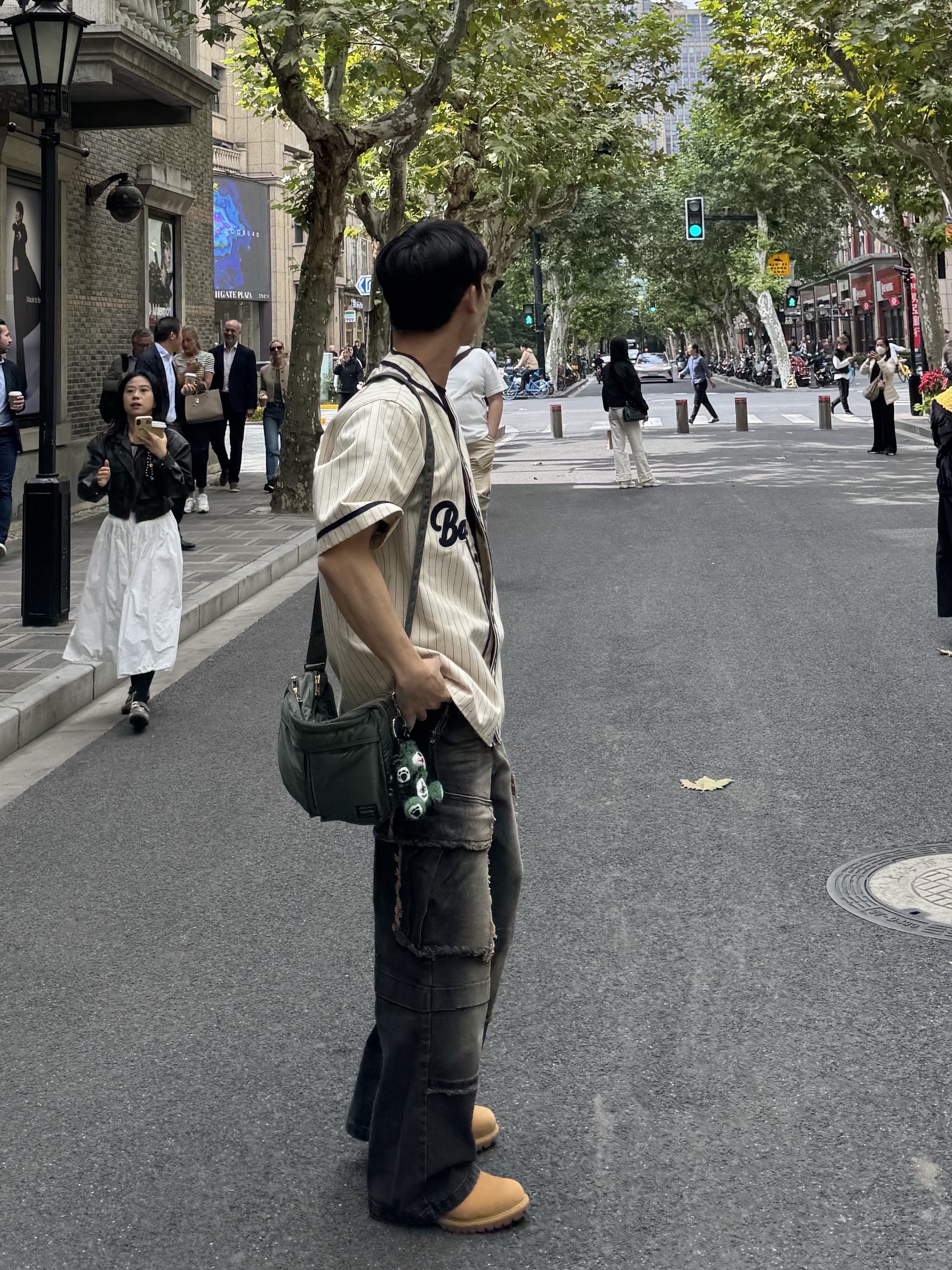 BAPE A Bathing Ape Baseball Shirt Ivory, Porter Tanker Shoulder Bag L Sage Green 착용 스타일 - 2