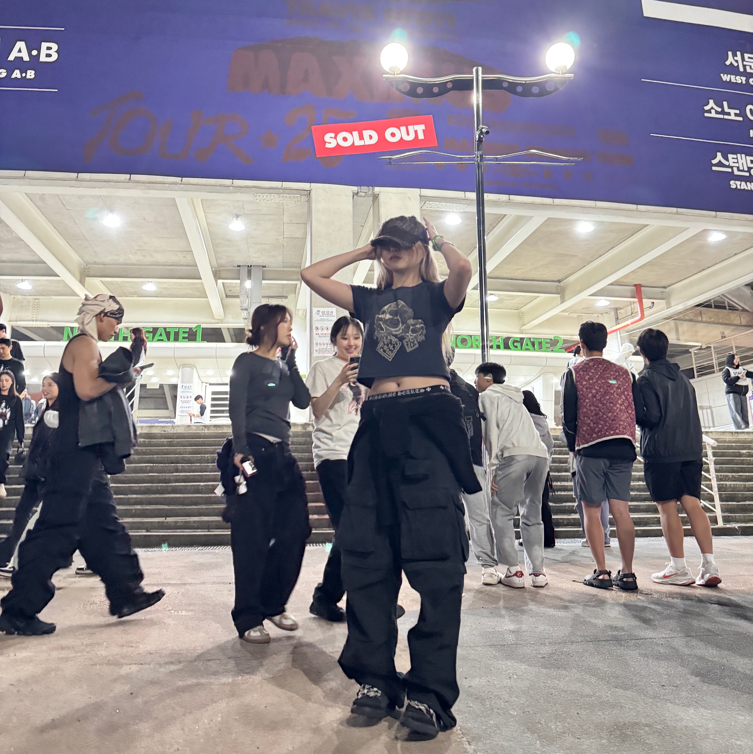 Jordan 1 x Travis Scott Retro Low OG SP Black Phantom, Project G/R Convertible Tactical Pants Black 착용 스타일 - 2