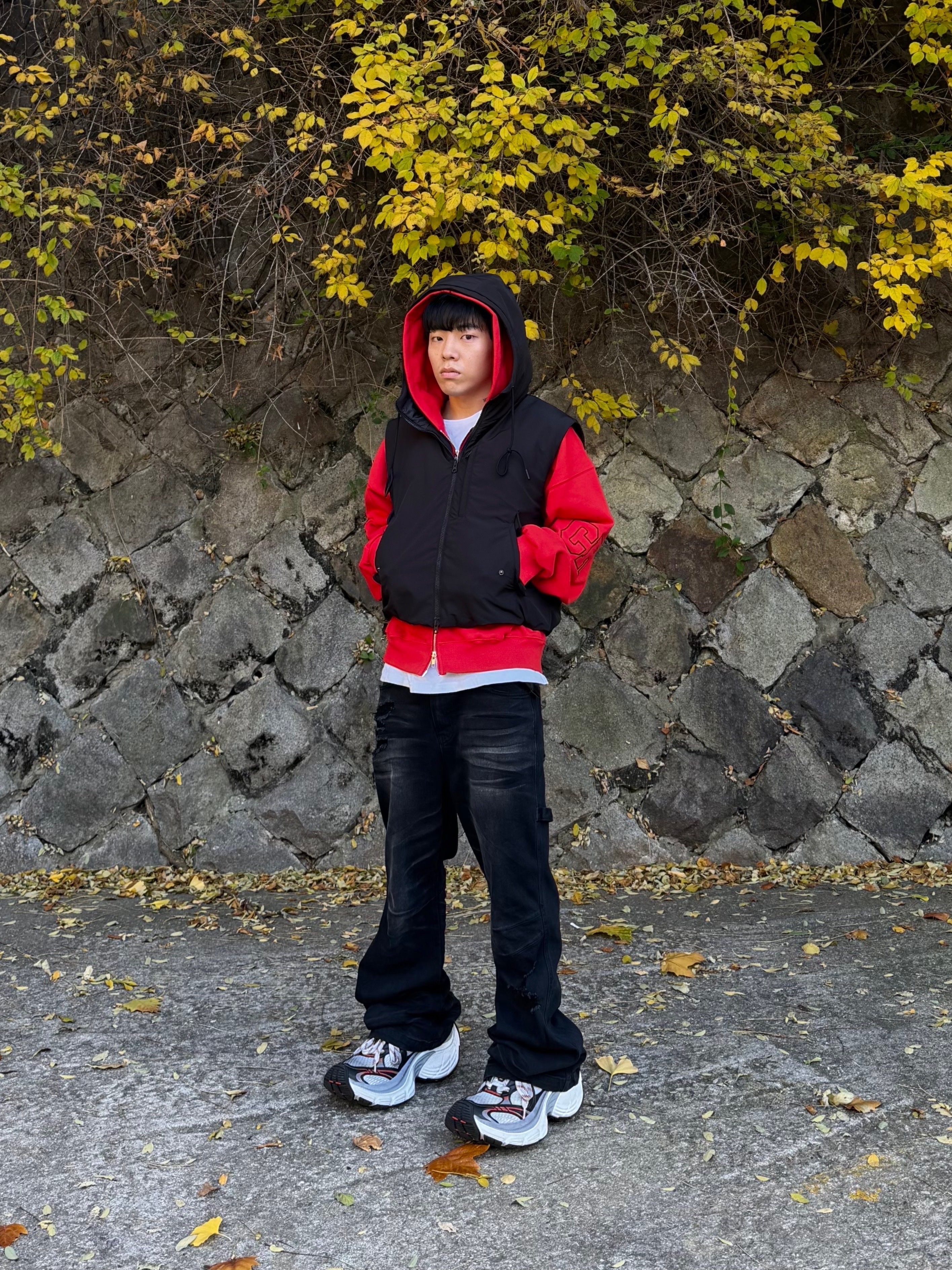 Balenciaga 10XL Sneakers Grey White Red 착용 스타일 - 2