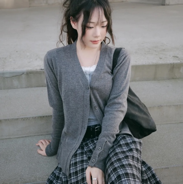 Blue Sunflower Bloom Wool Cardigan Melange Grey 착용 스타일 - 2
