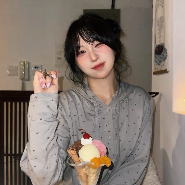 Blue Sunflower Star String Hoodie 착용 스타일 - 2